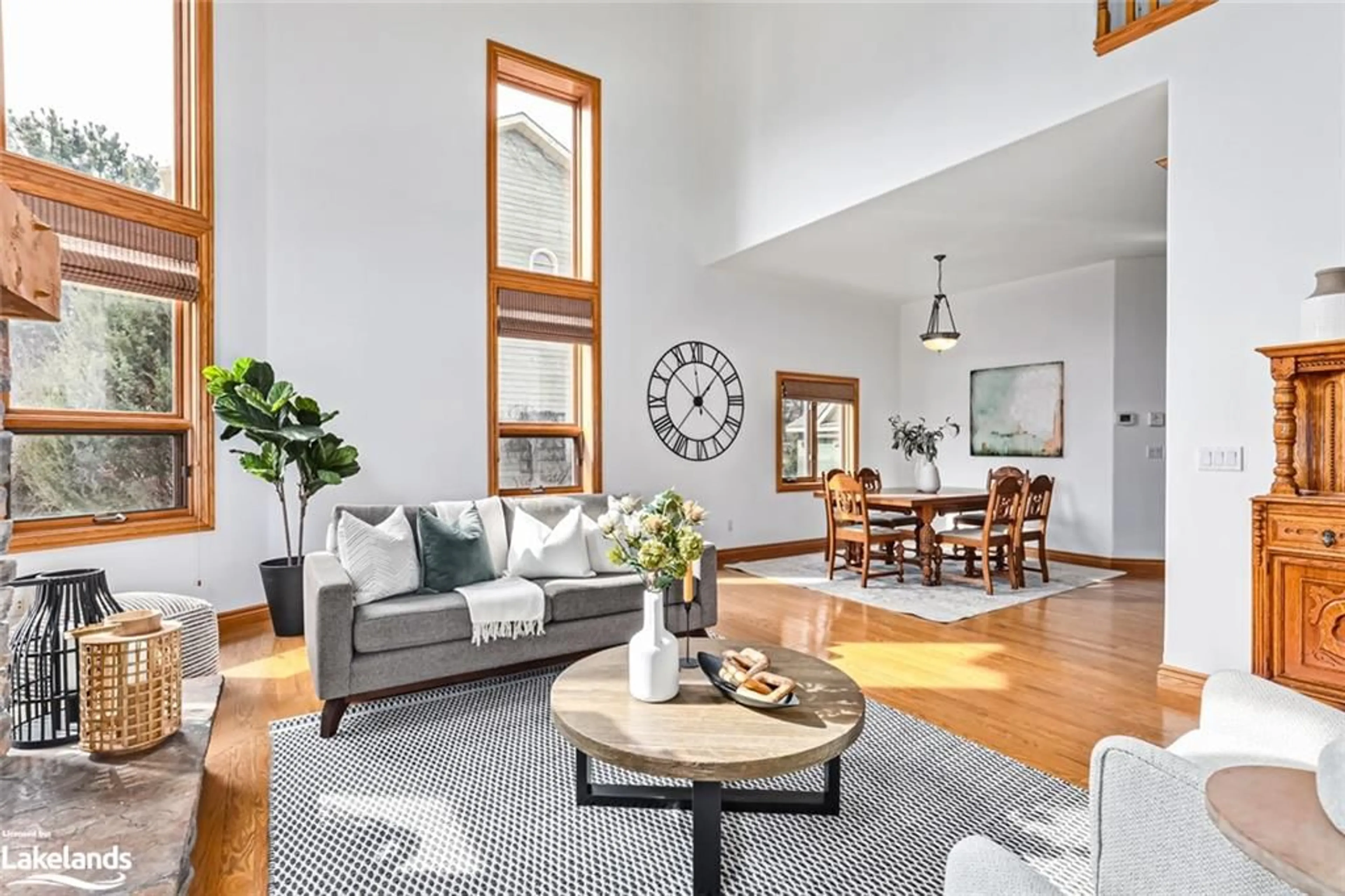 Living room, wood floors for 137 Pioneer Lane, The Blue Mountains Ontario L9Y 0M7