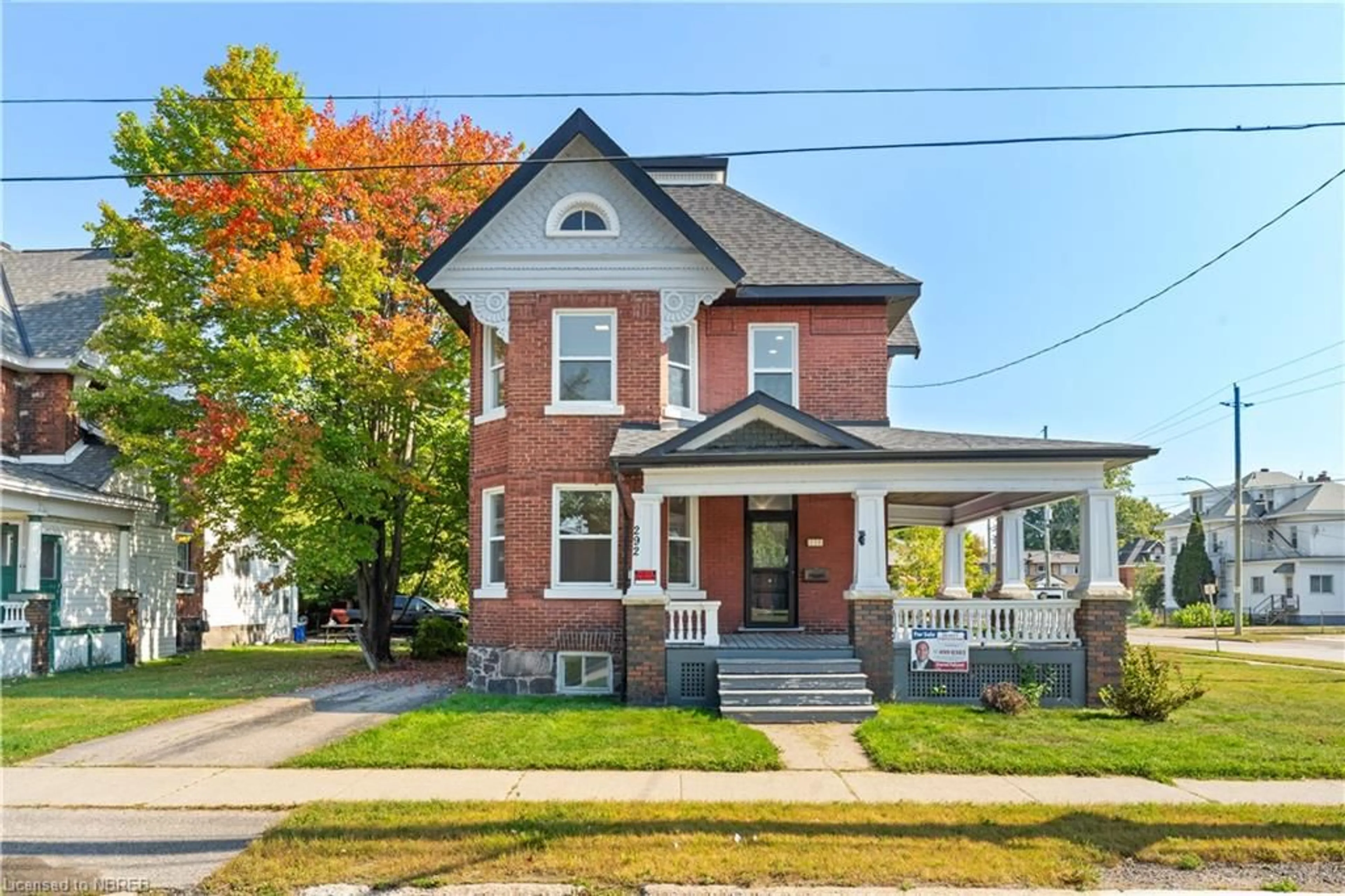 Home with brick exterior material for 292 Worthington St, North Bay Ontario P1B 1G9