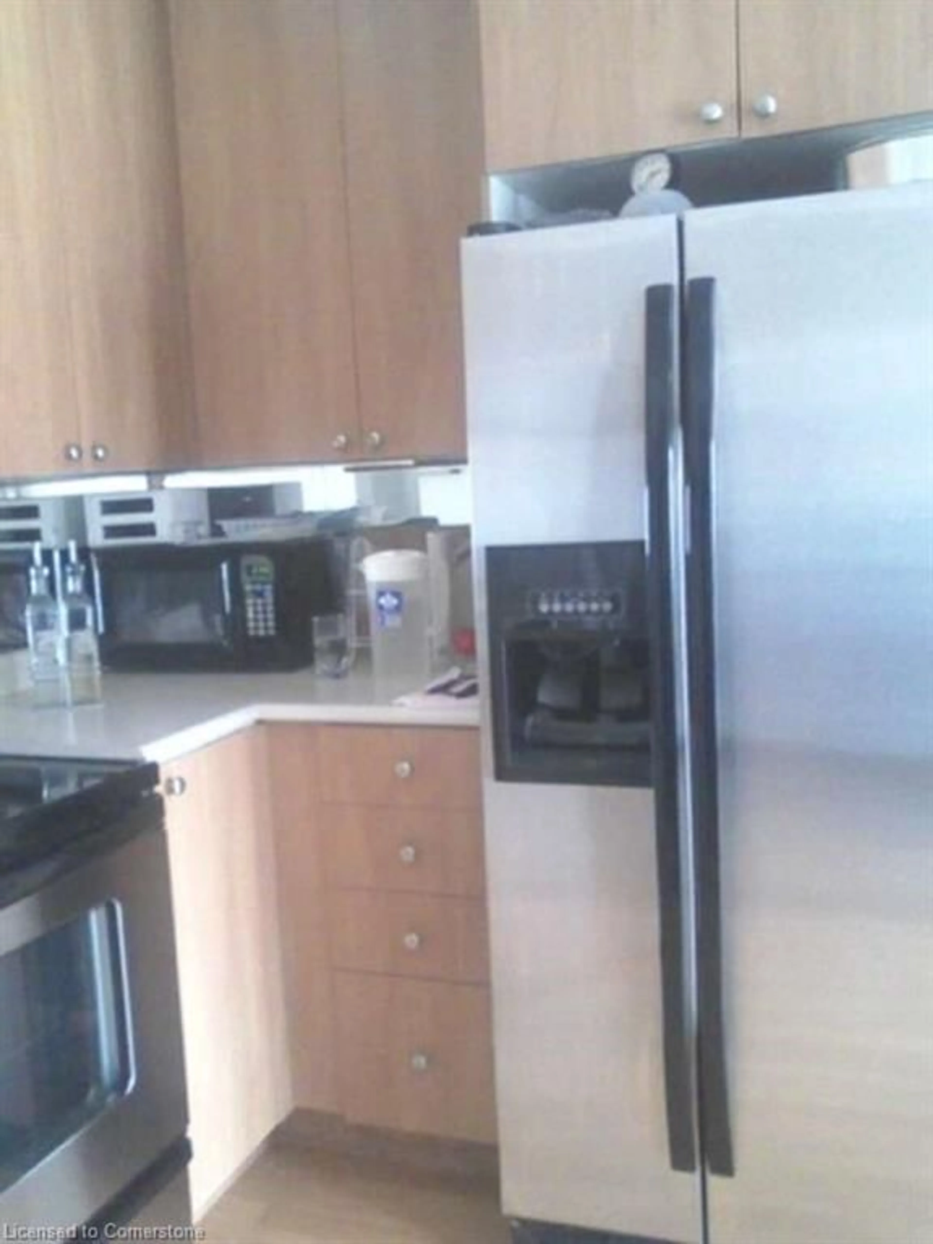 Standard kitchen for 4985 Southampton Dr #44, Mississauga Ontario L5M 8C6