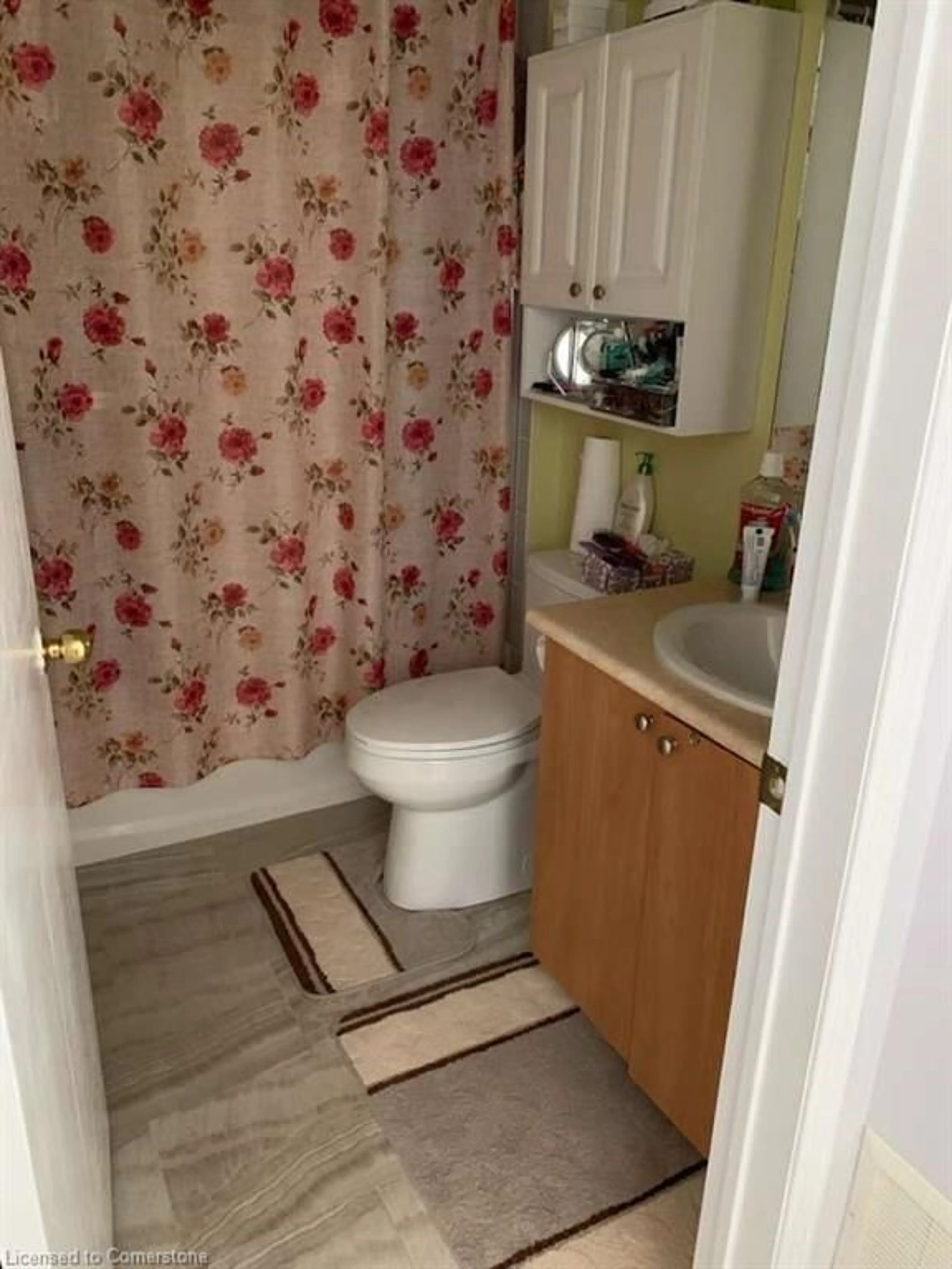 Standard bathroom, not visible floor for 4985 Southampton Dr #44, Mississauga Ontario L5M 8C6