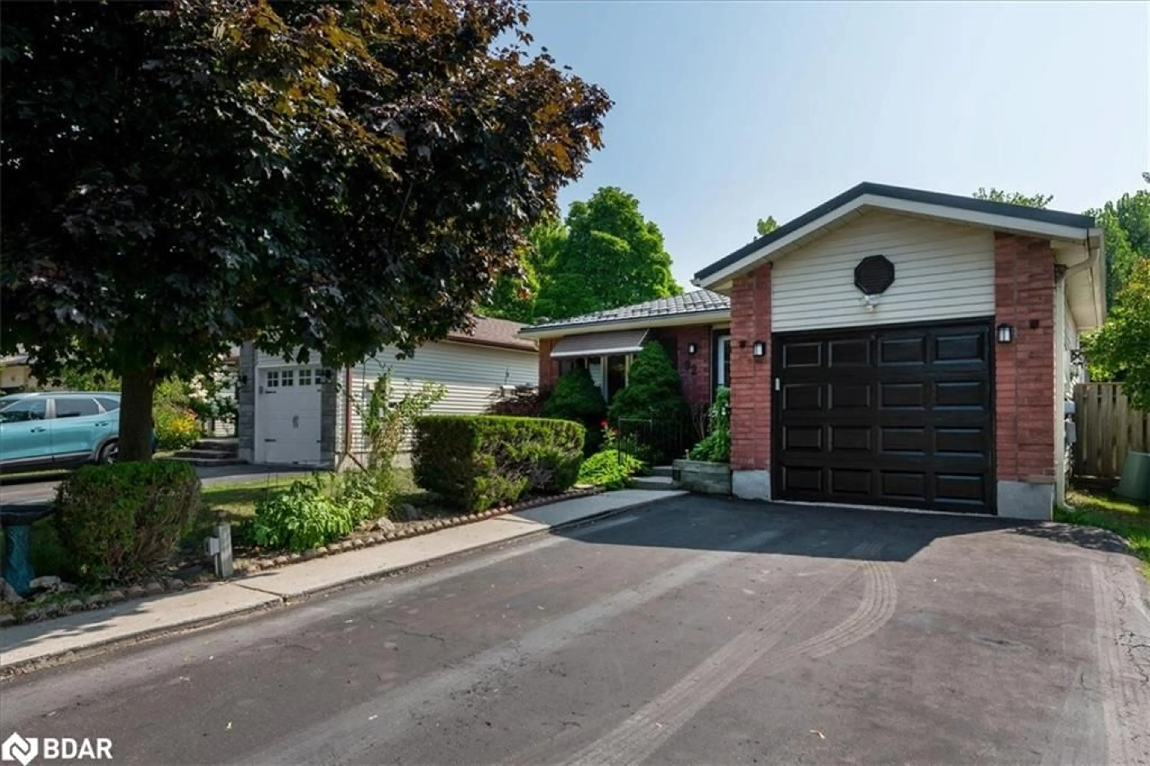 Frontside or backside of a home for 92 Hickling Trail, Barrie Ontario L4M 5T3