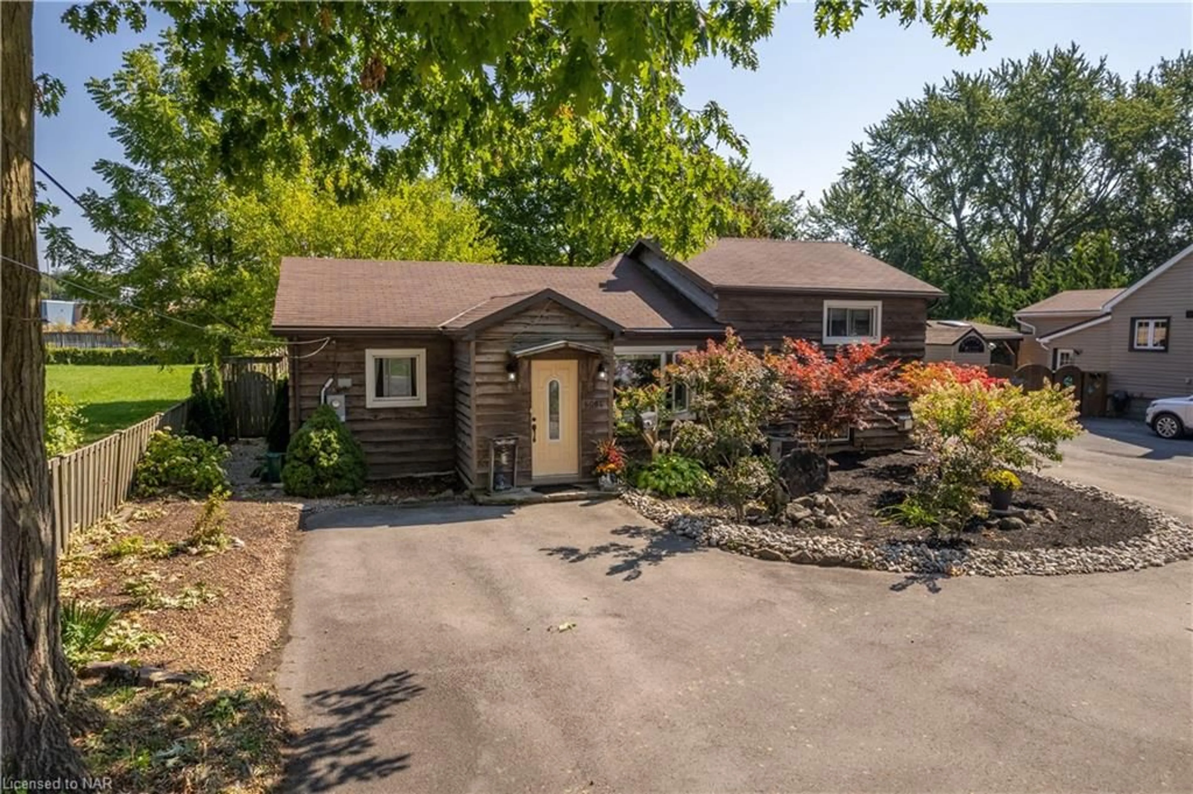 Frontside or backside of a home, cottage for 6084 Montrose Rd, Niagara Falls Ontario L2H 1L2