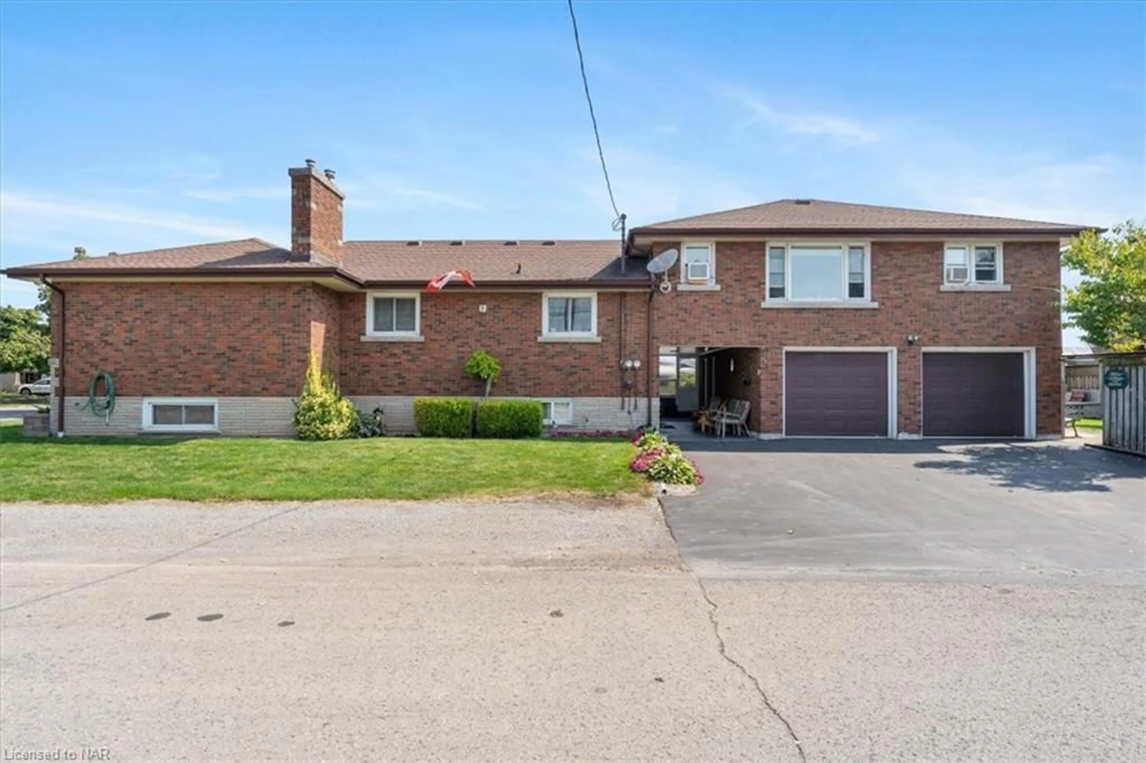 Frontside or backside of a home, the street view for 425 Bell St, Port Colborne Ontario L3K 1K3