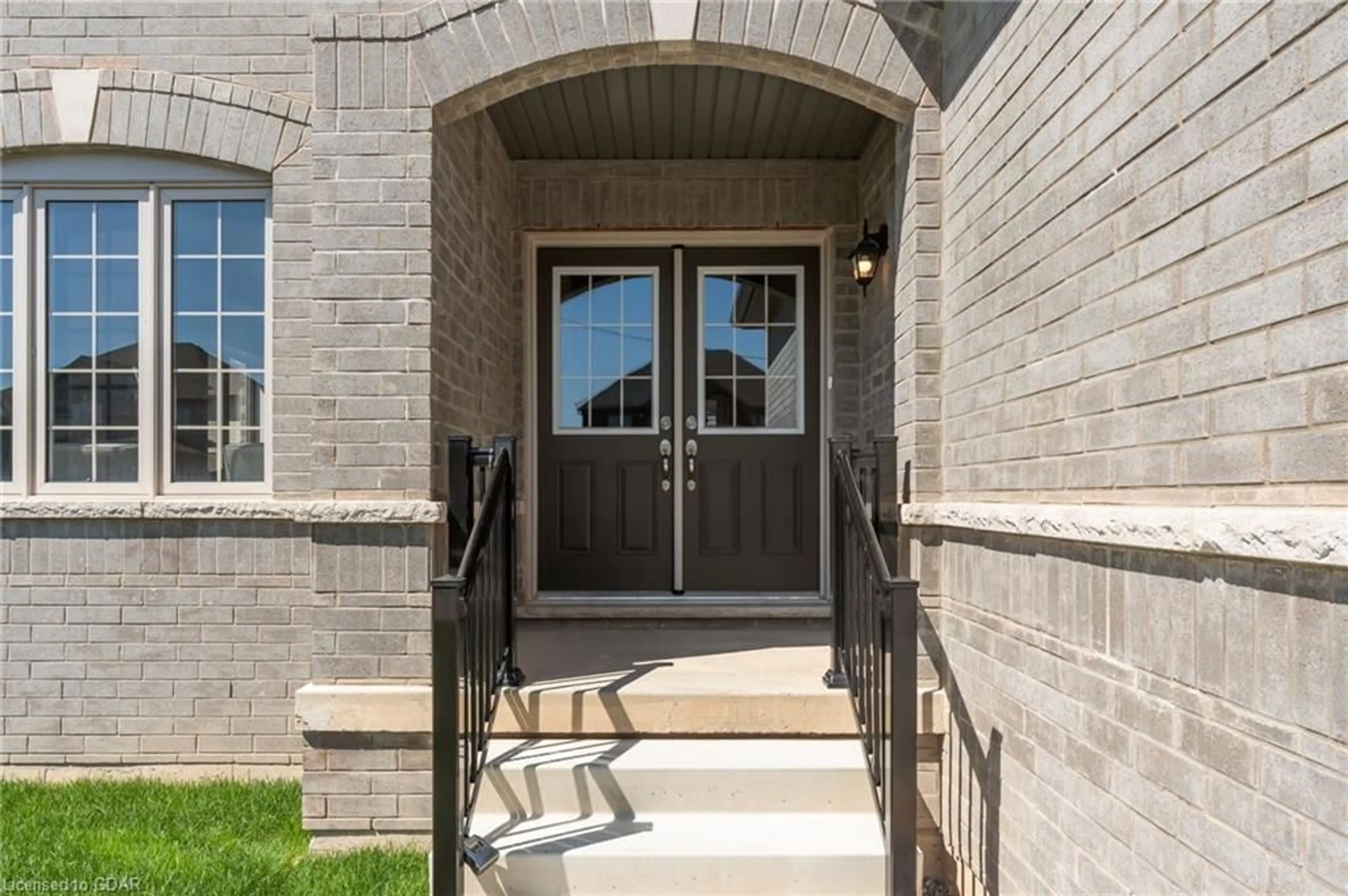 Indoor entryway for 15 Venture Way, Thorold Ontario L2V 0G9