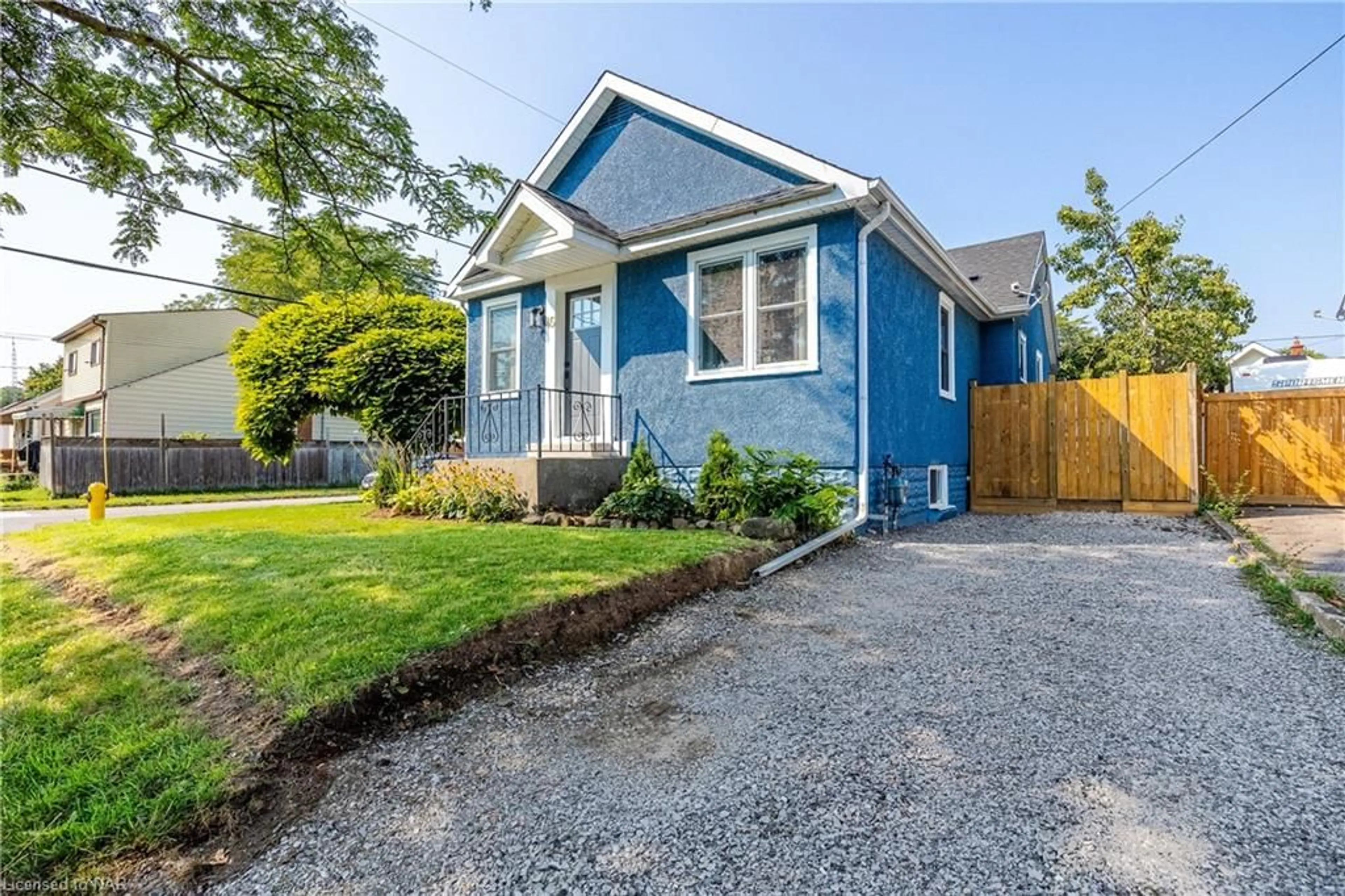 Frontside or backside of a home for 45 Parkview Rd, St. Catharines Ontario L2M 5S3