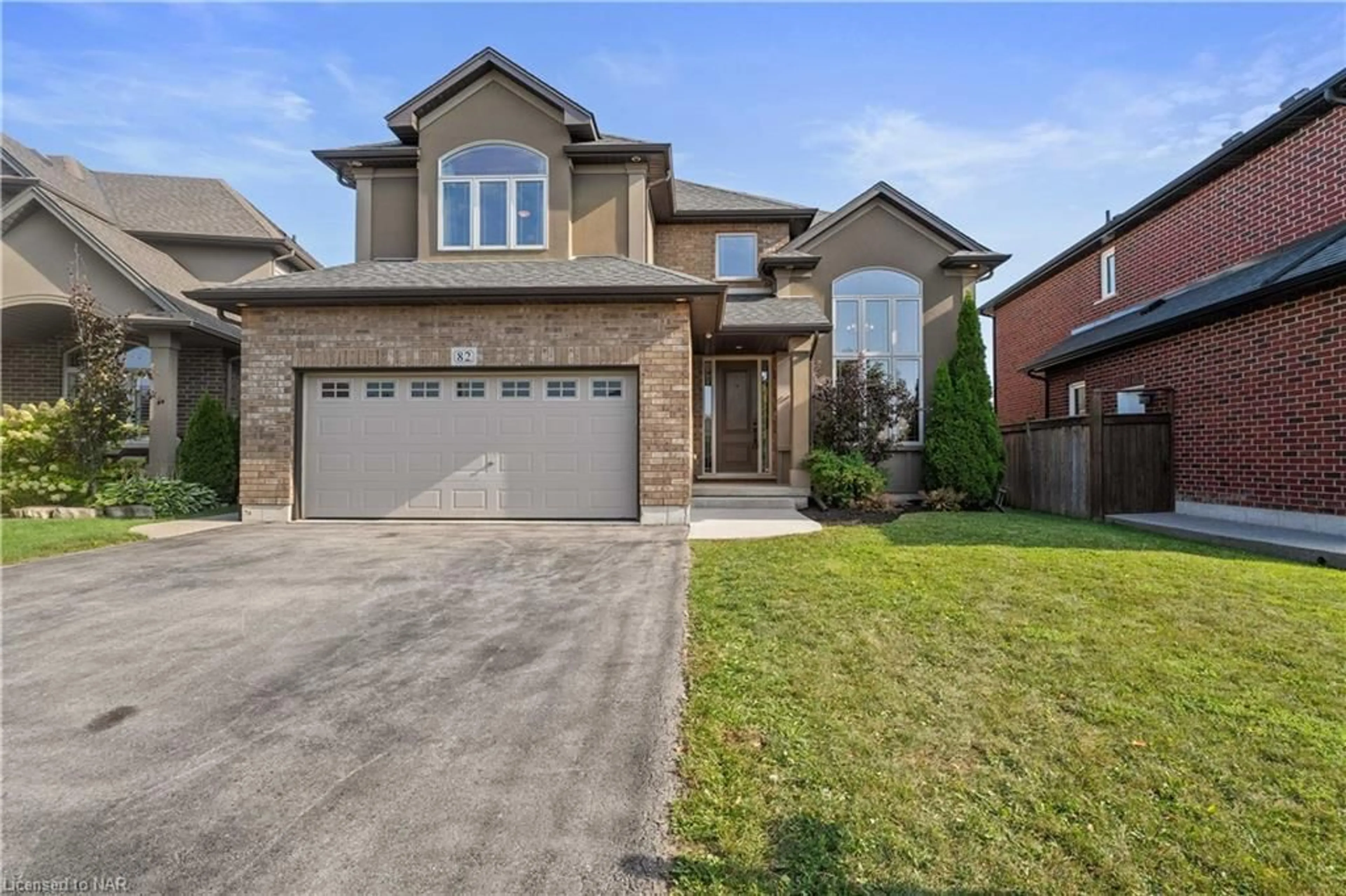 Frontside or backside of a home for 82 Creekside Dr, Welland Ontario L3C 0B4