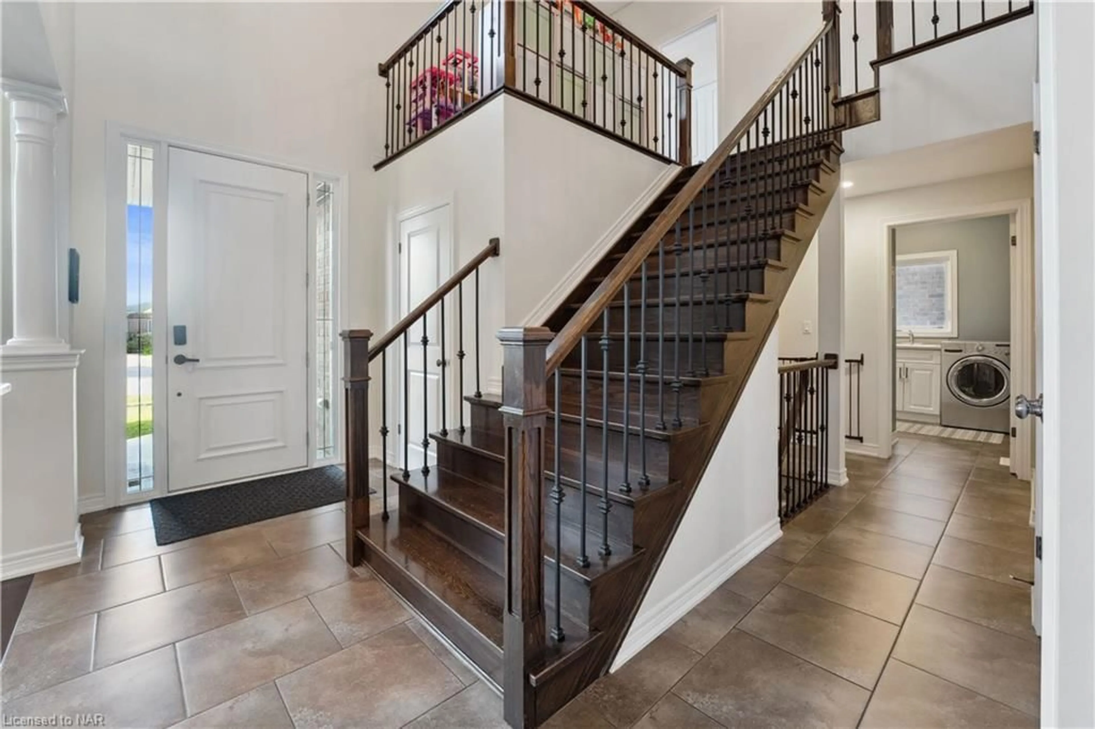 Stairs for 82 Creekside Dr, Welland Ontario L3C 0B4