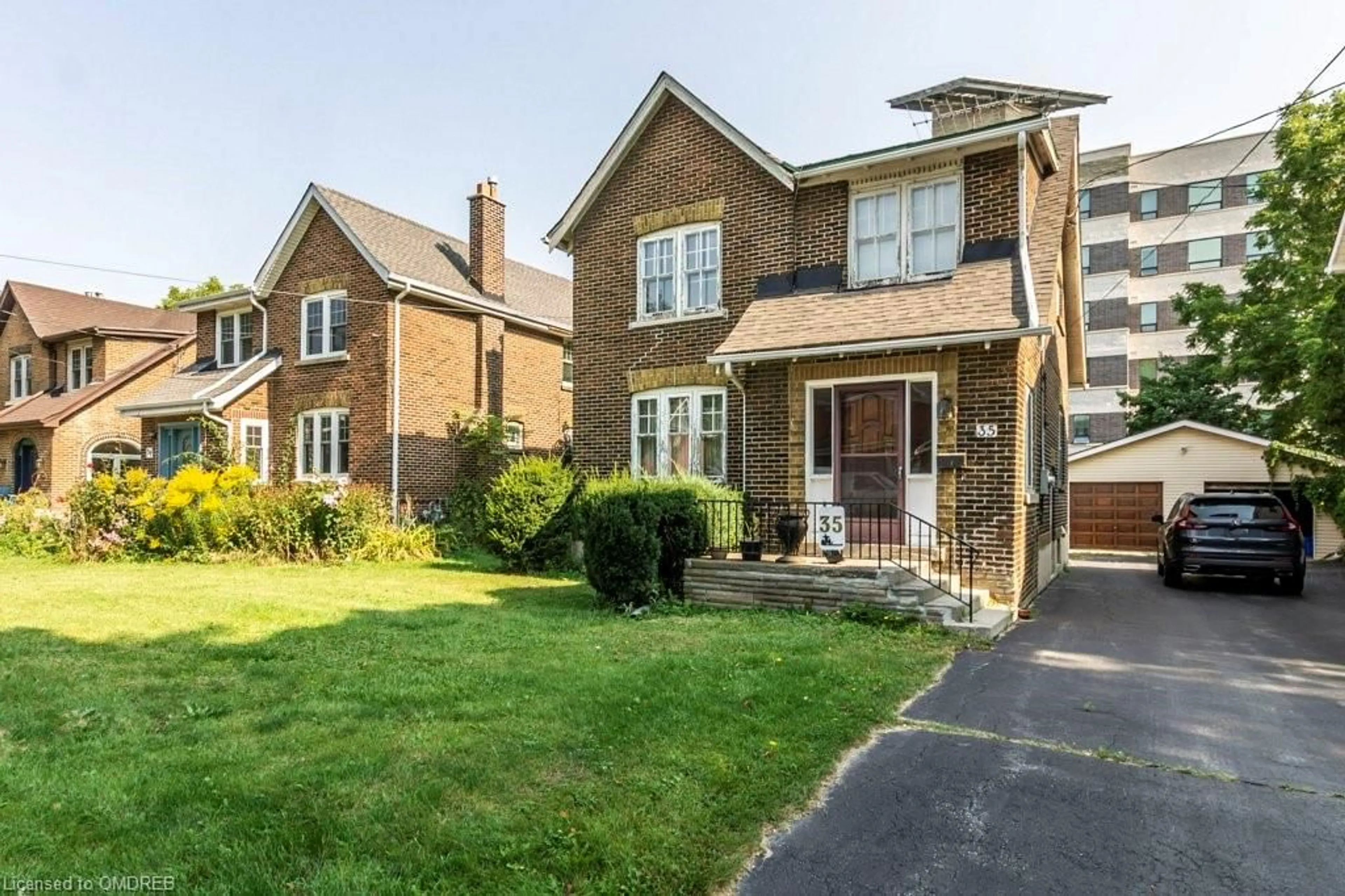 Frontside or backside of a home for 35 Court St, Milton Ontario L9T 2S2