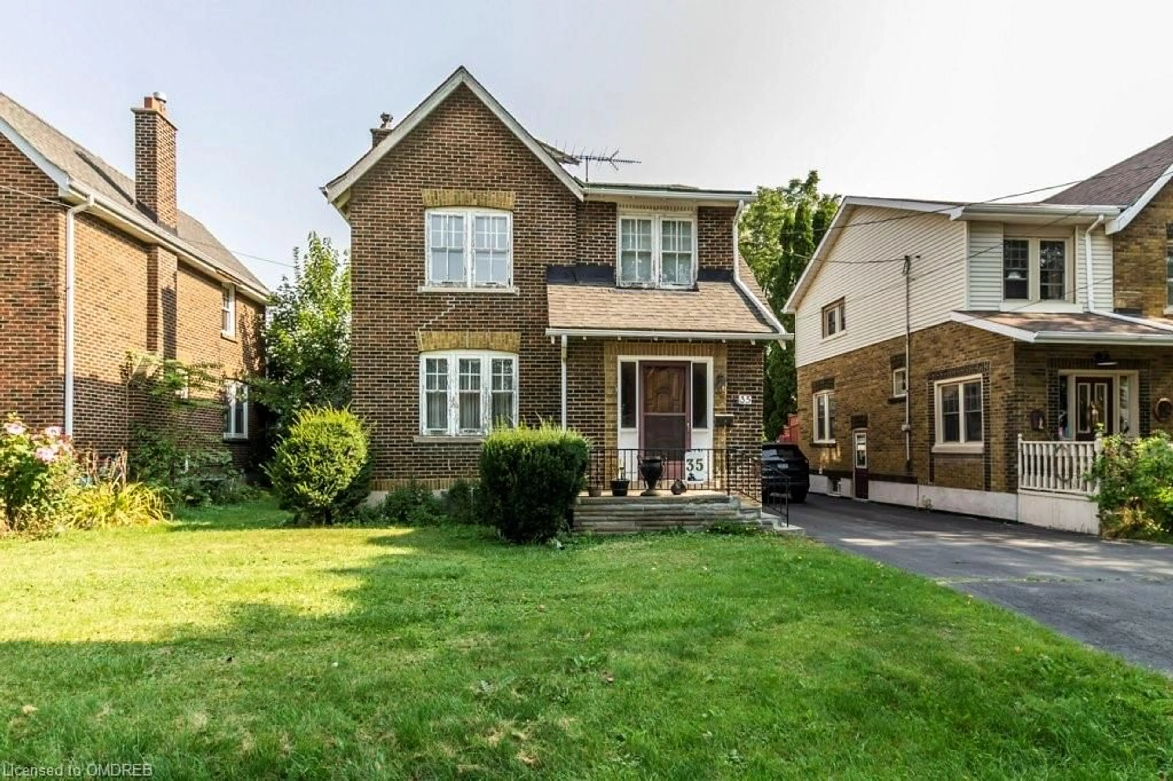 Frontside or backside of a home for 35 Court St, Milton Ontario L9T 2S2