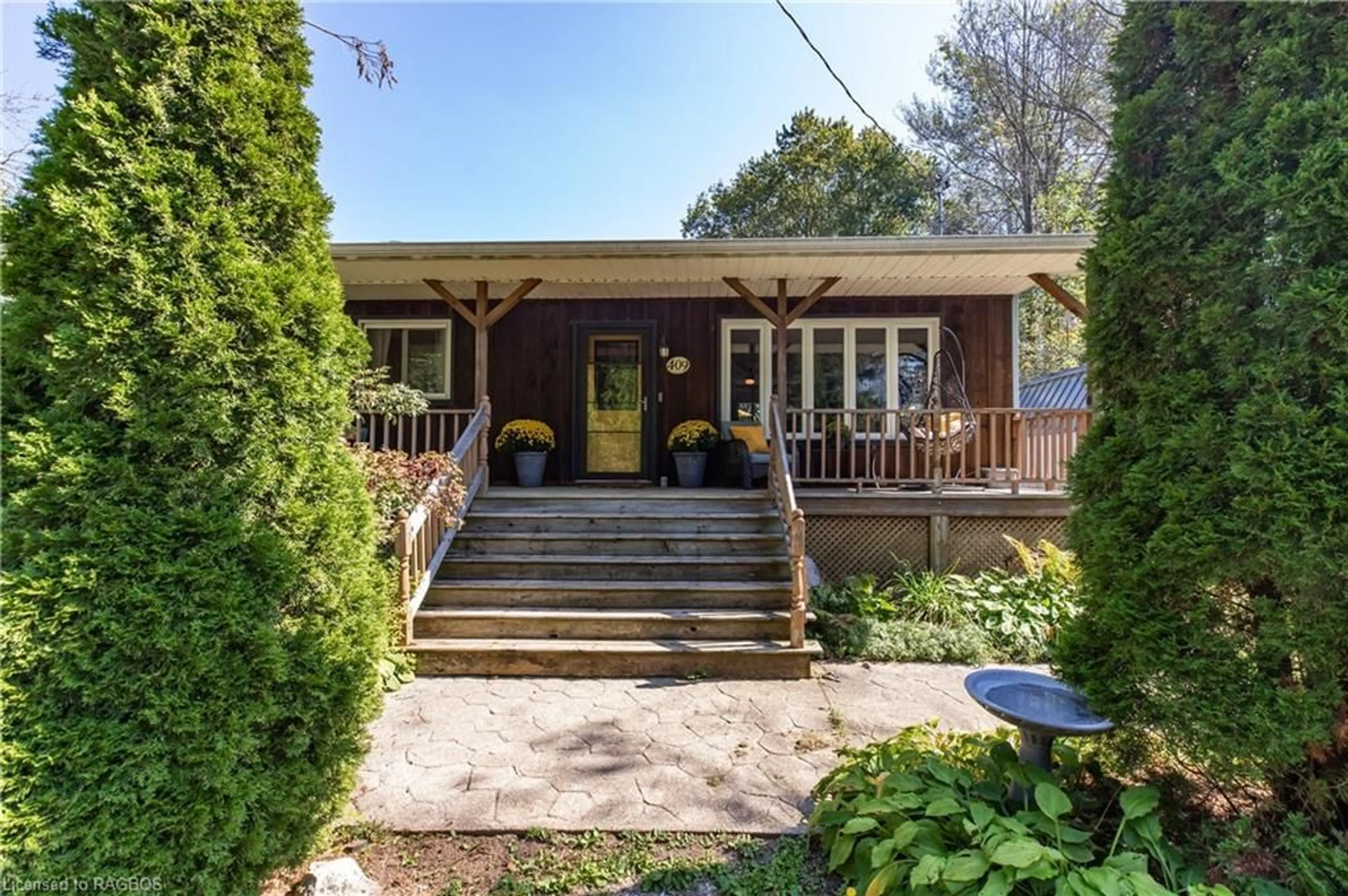 Cottage for 409 Mcnaughton St, Wiarton Ontario N0H 2T0