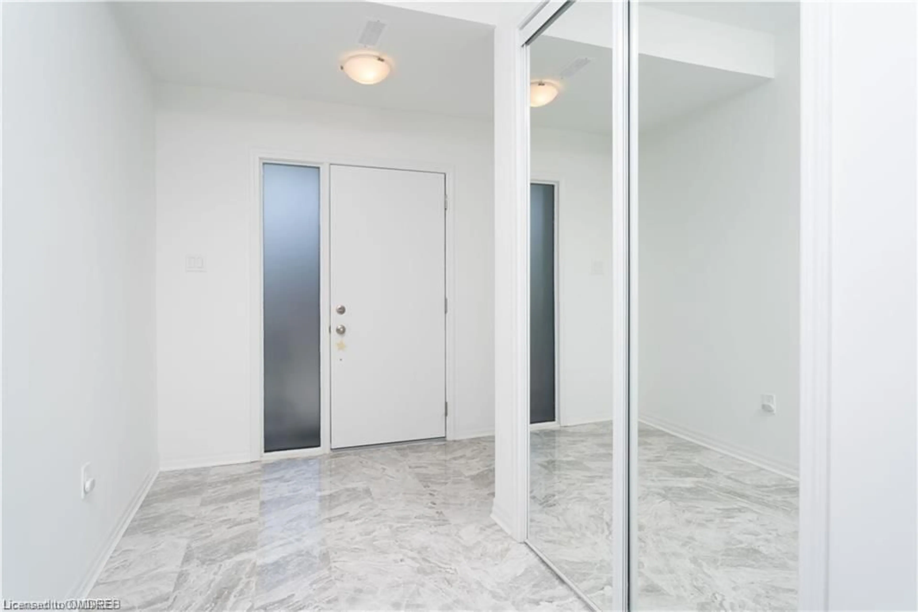 Indoor foyer, not visible floor for 84 Kaitting Trail, Oakville Ontario L6M 5N5