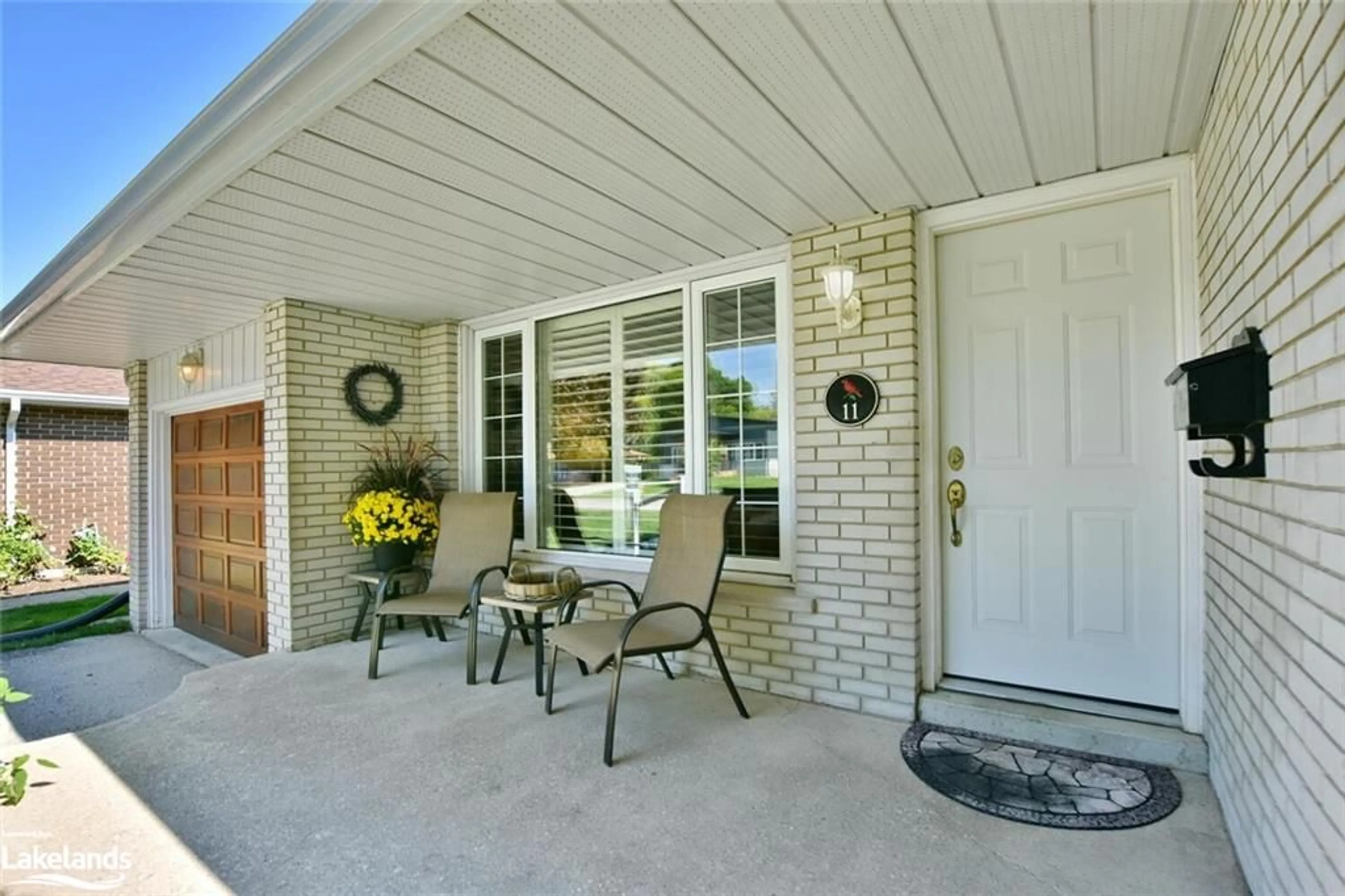 Indoor entryway for 11 Park Rd, Collingwood Ontario L9Y 3B8