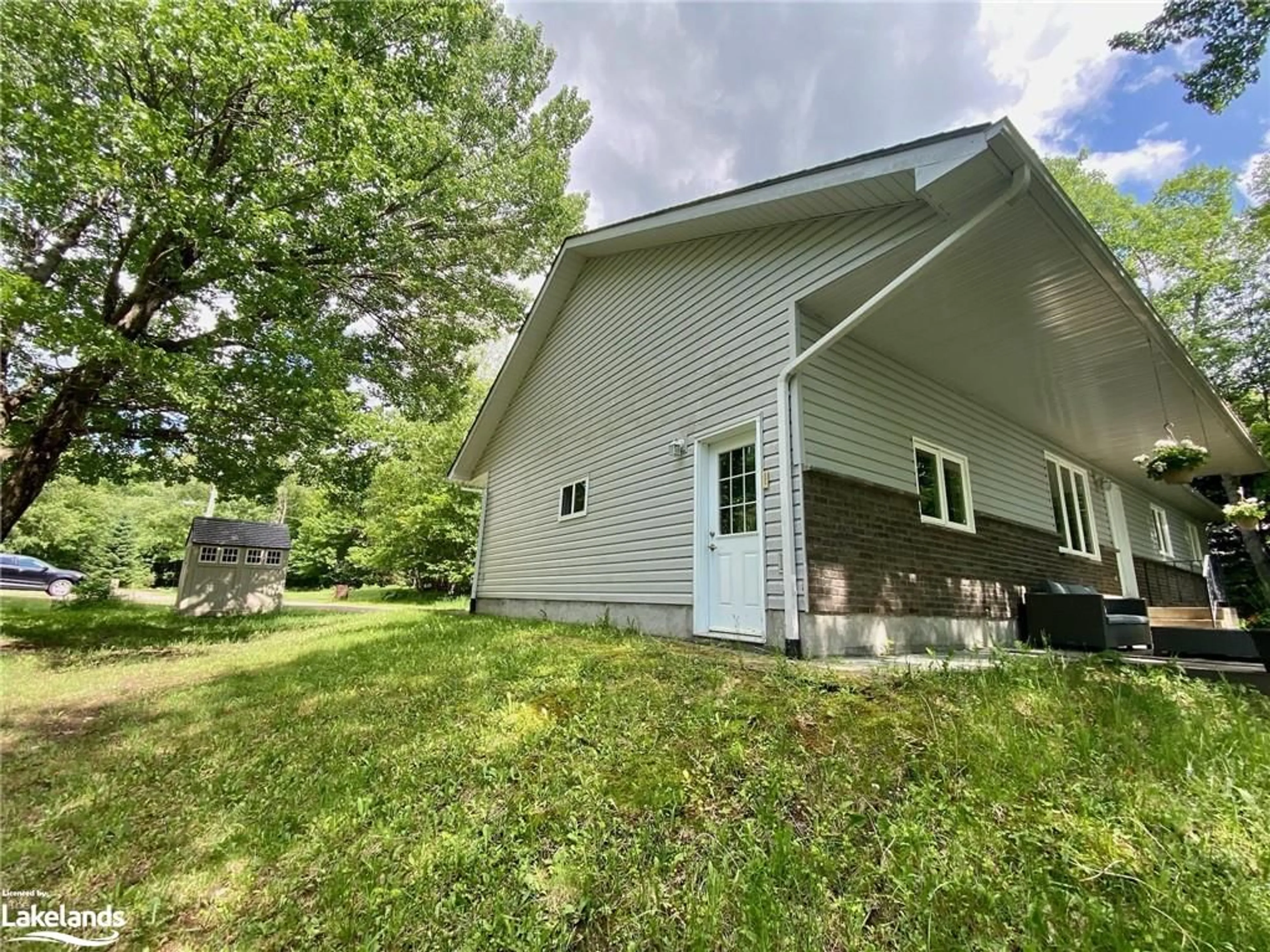 Frontside or backside of a home for 34 Hunts Rd, Huntsville Ontario P1H 1J4