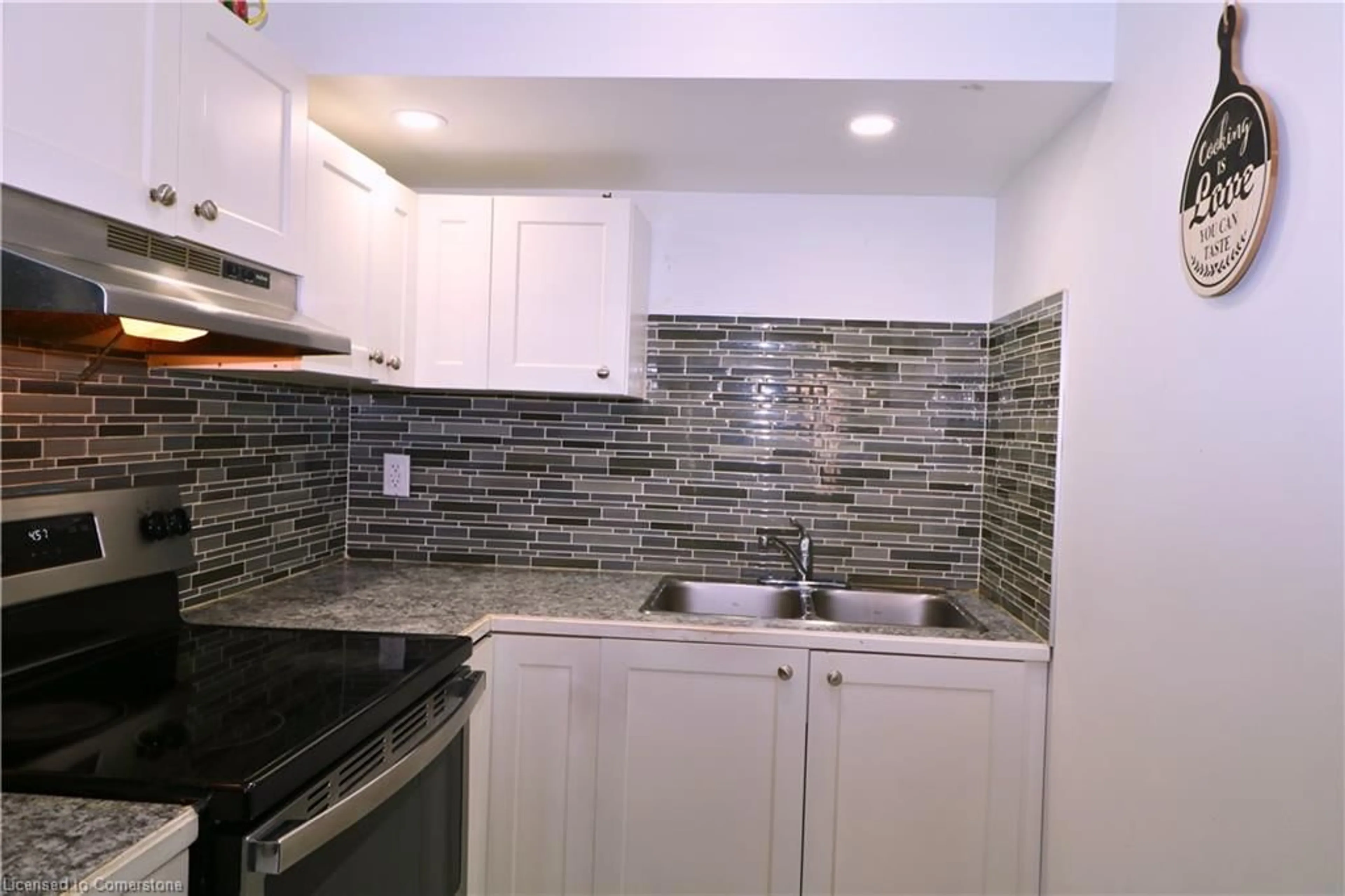 Standard kitchen for 650 Frontenac Cres, Woodstock Ontario N4V 0B3