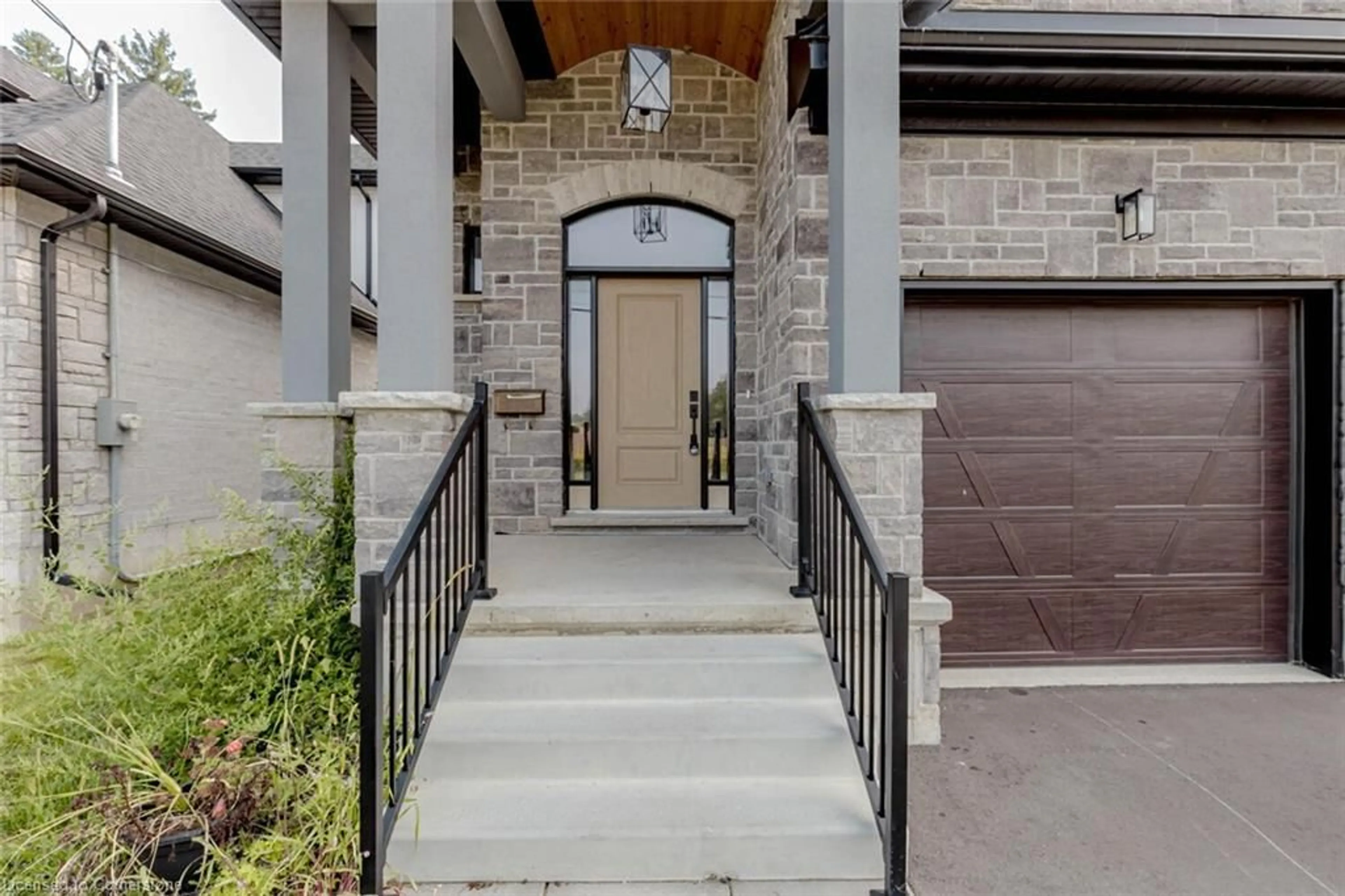 Indoor entryway, cement floor for 236 Mount Pleasant St, Brantford Ontario N3T 1V1