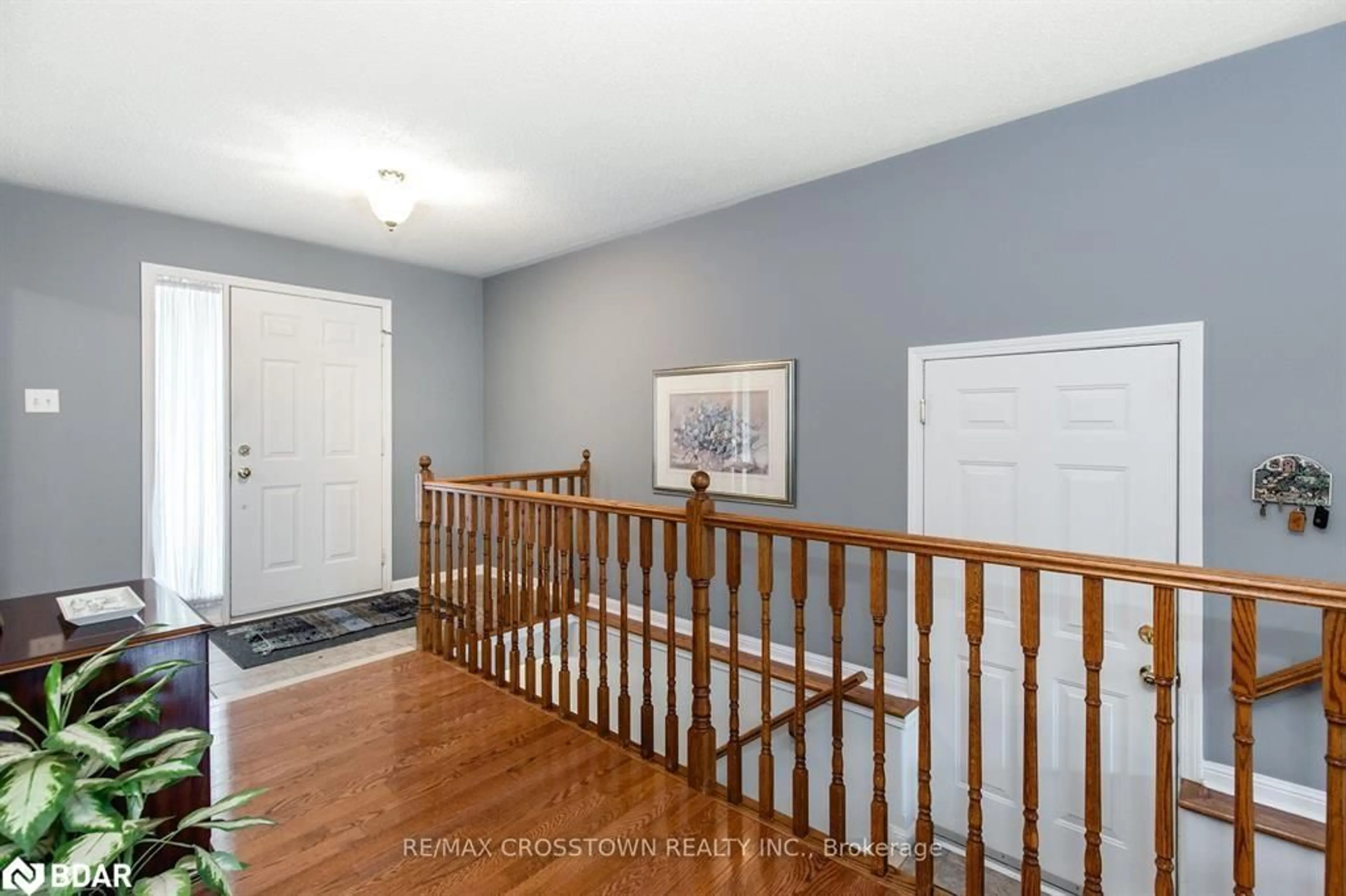 Indoor entryway, wood floors for 358 Little Ave #16, Barrie Ontario L4N 2Z6