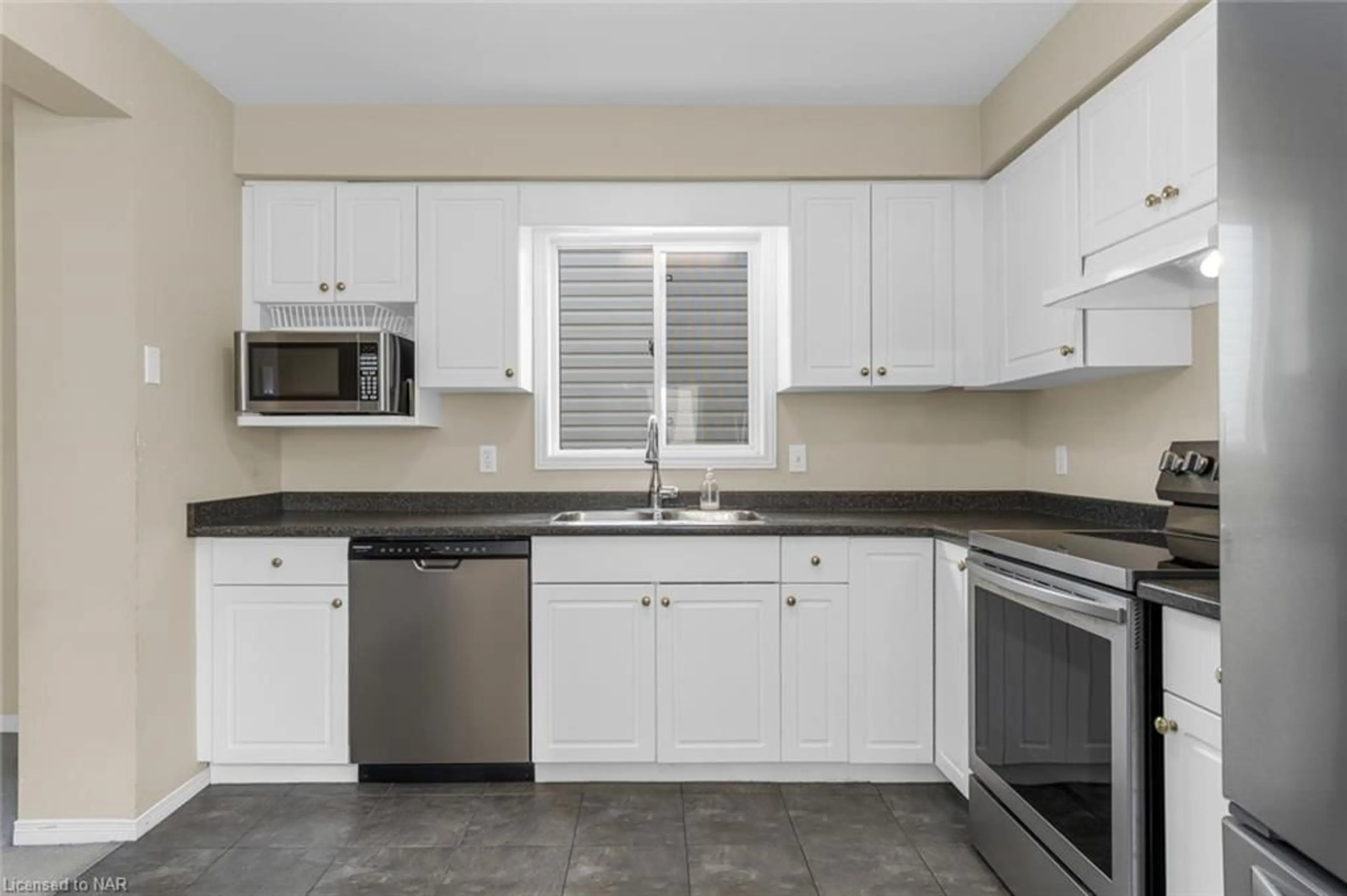 Standard kitchen for 67 Jennifer Cres, St. Catharines Ontario L2M 7Z1