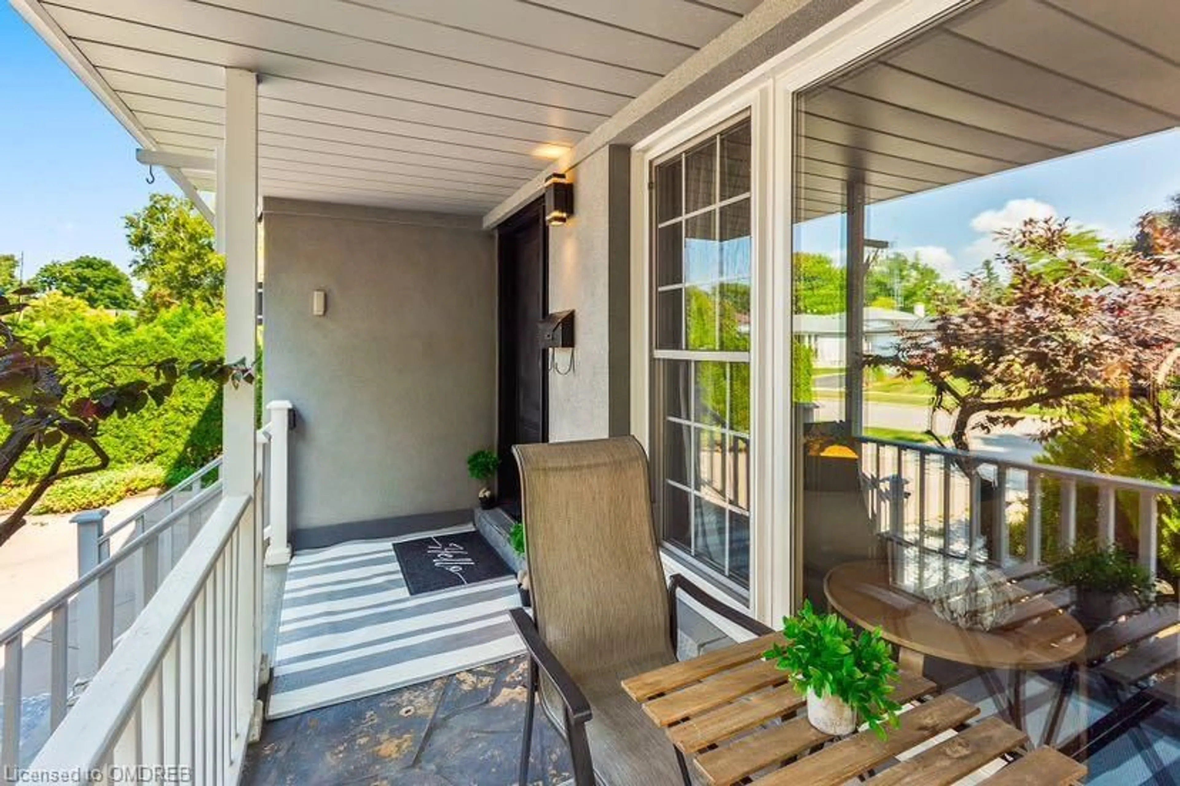 Indoor entryway for 1230 Wood Pl, Oakville Ontario L6L 2R5