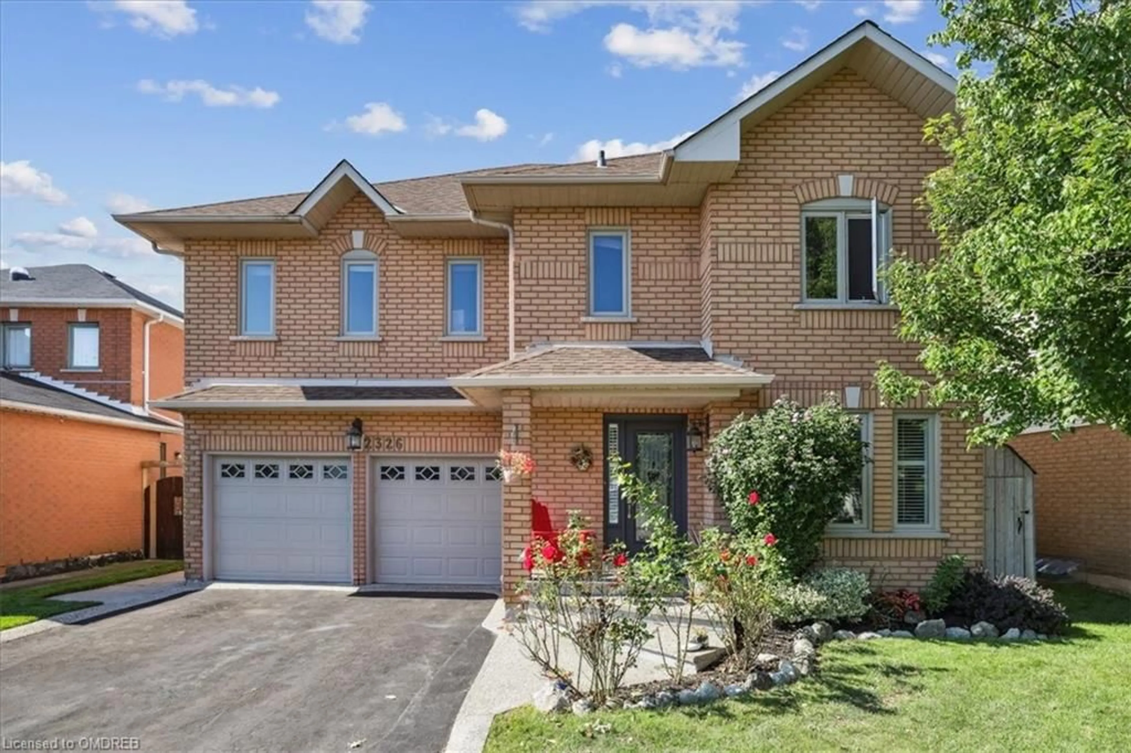 Home with brick exterior material for 2326 Mowat Ave, Oakville Ontario L6H 6B8