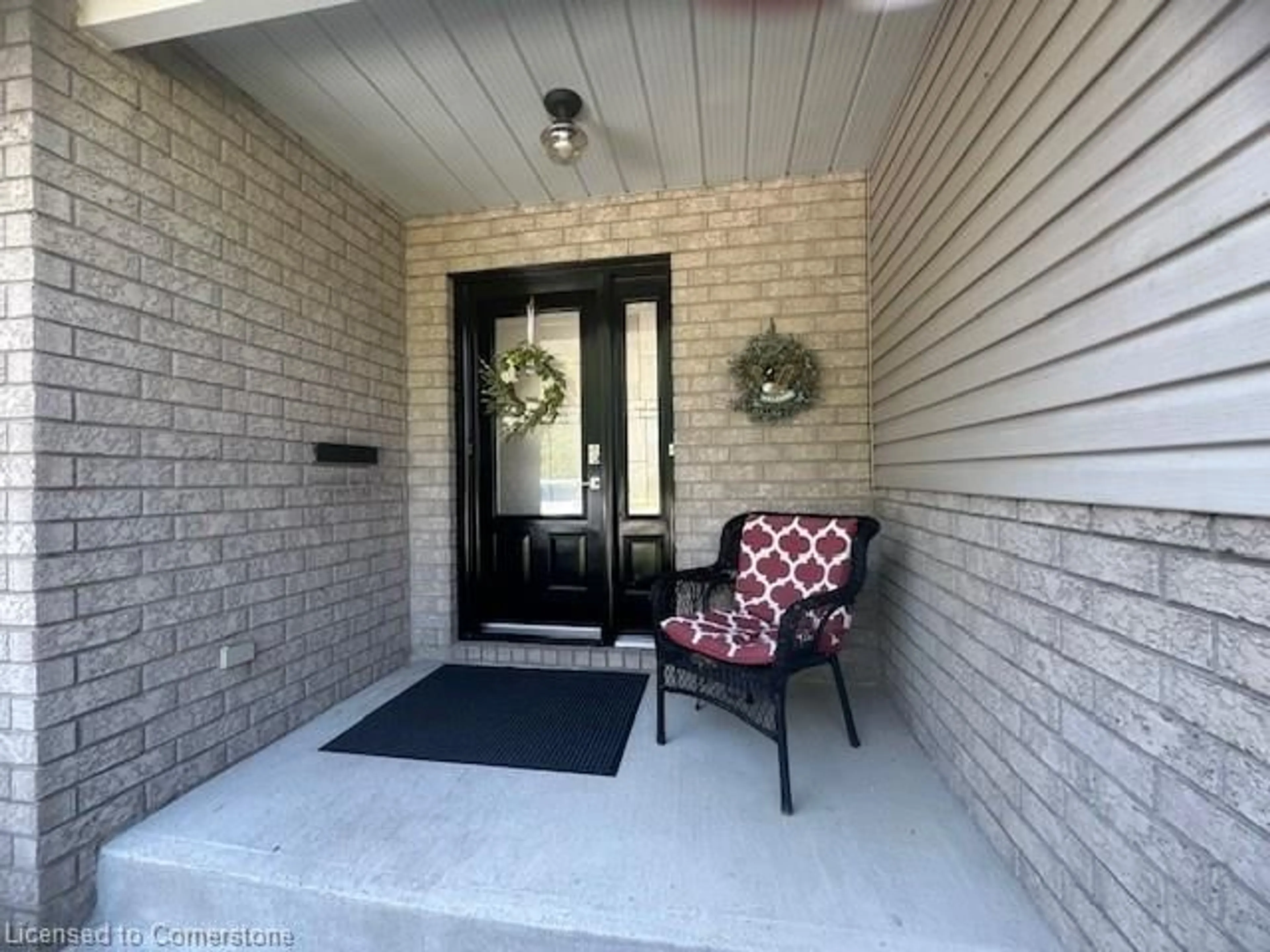 Indoor entryway for 1273 Daprat Ave, Cornwall Ontario K6H 6V4