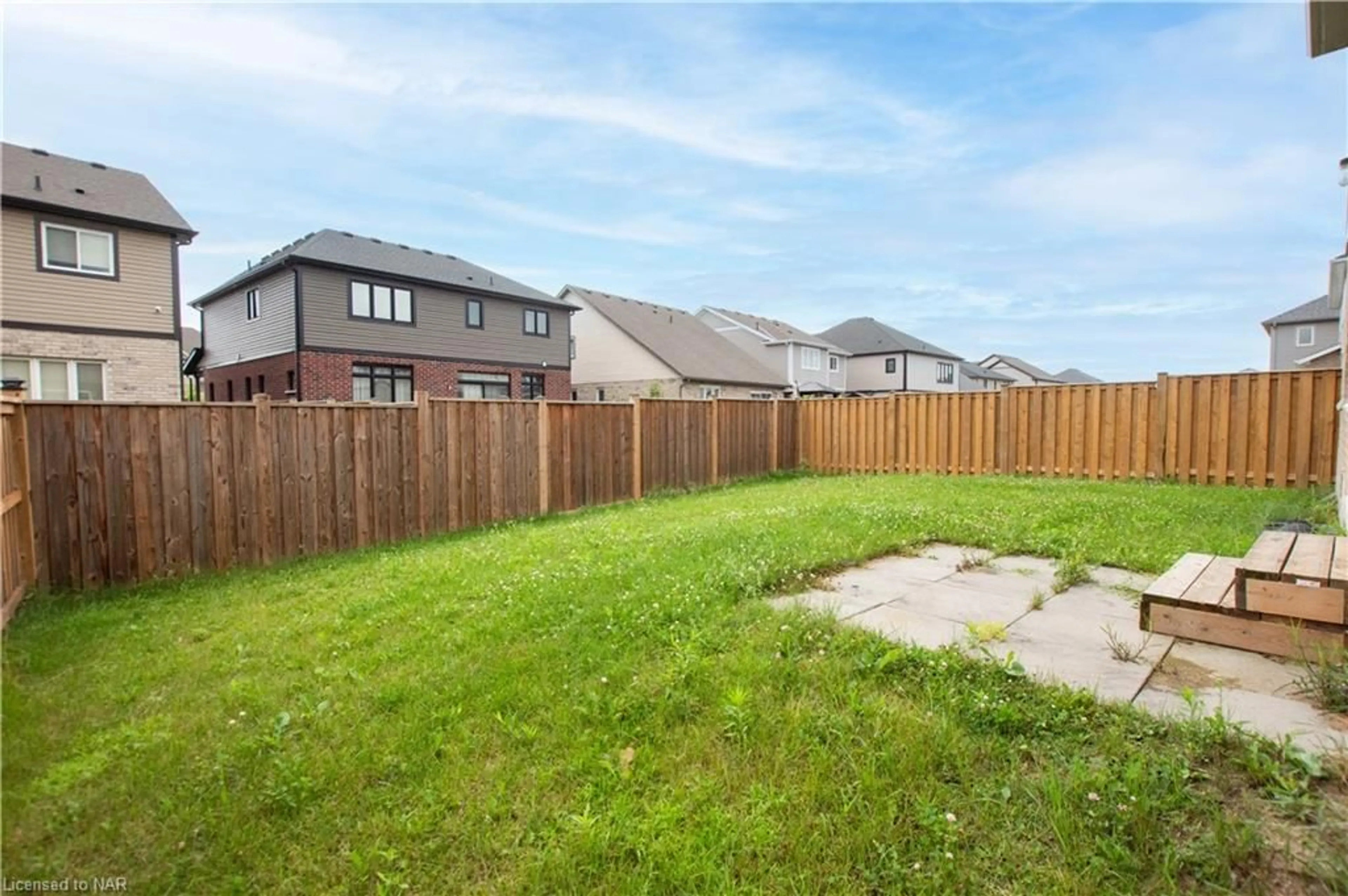 Fenced yard for 364 Julia Dr, Welland Ontario L3C 0G7