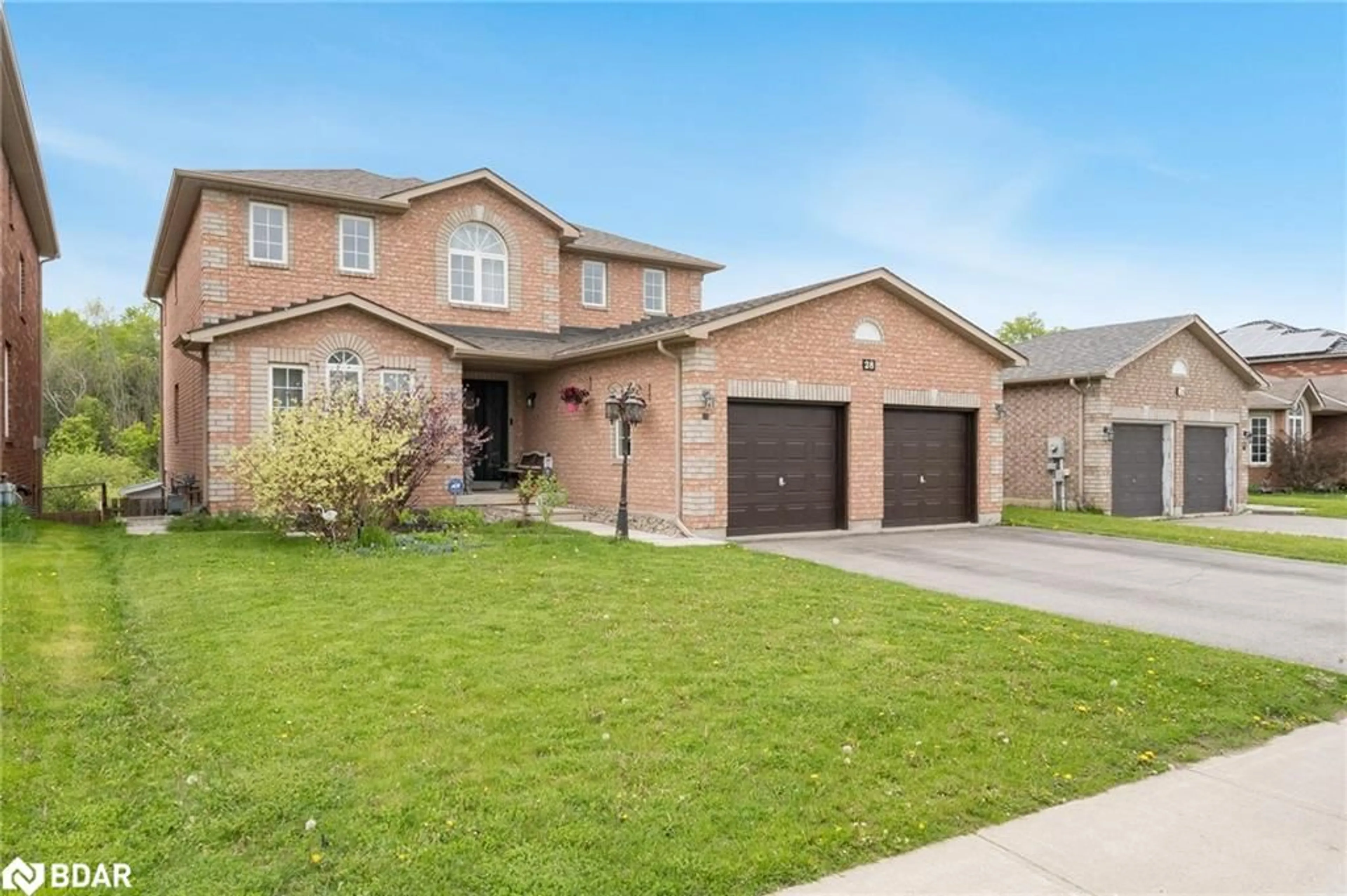 Home with brick exterior material for 28 Sun King Cres, Barrie Ontario L4M 7J9