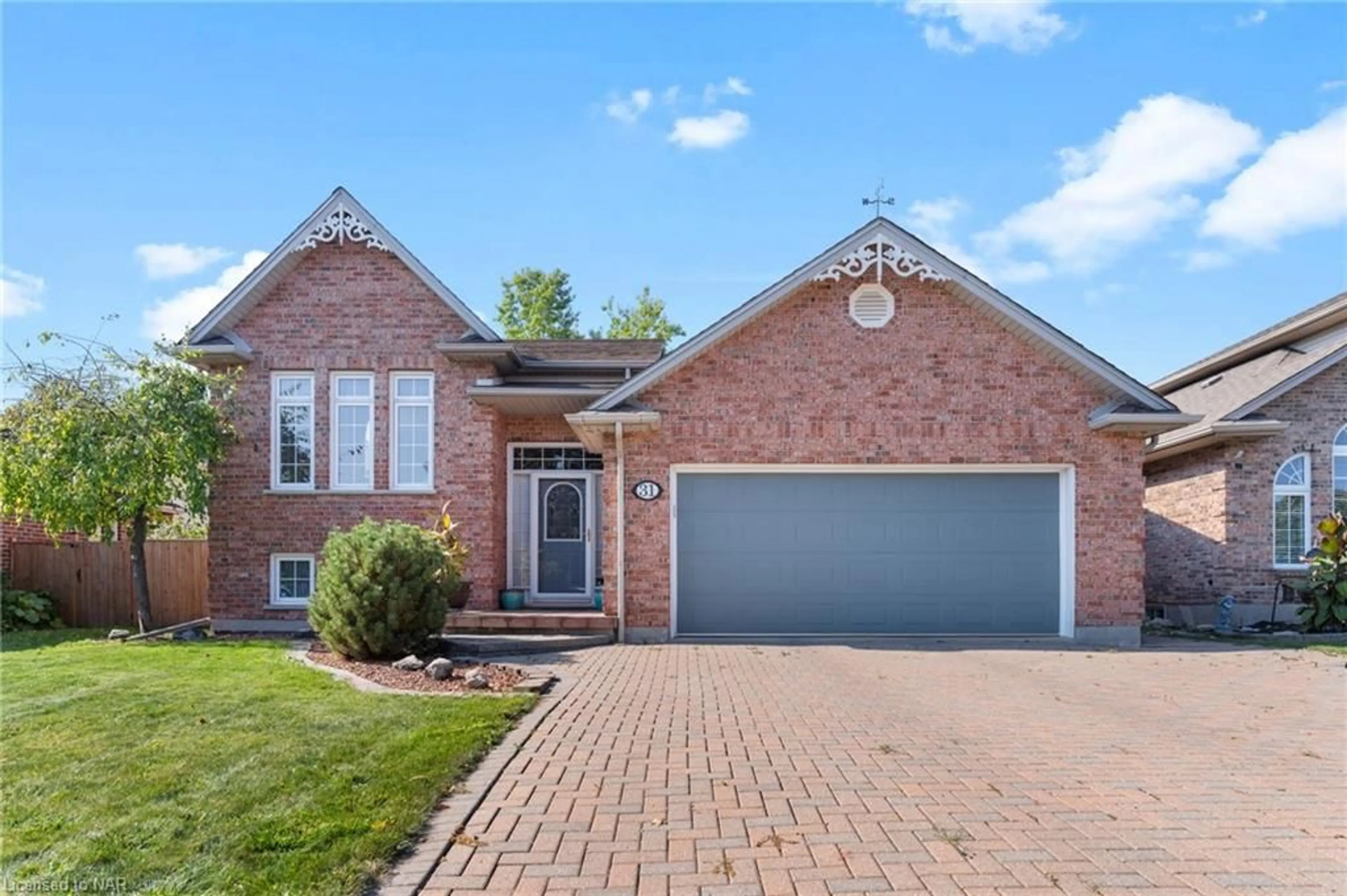 Home with brick exterior material for 31 Crysler Cres, Thorold Ontario L2V 5A2