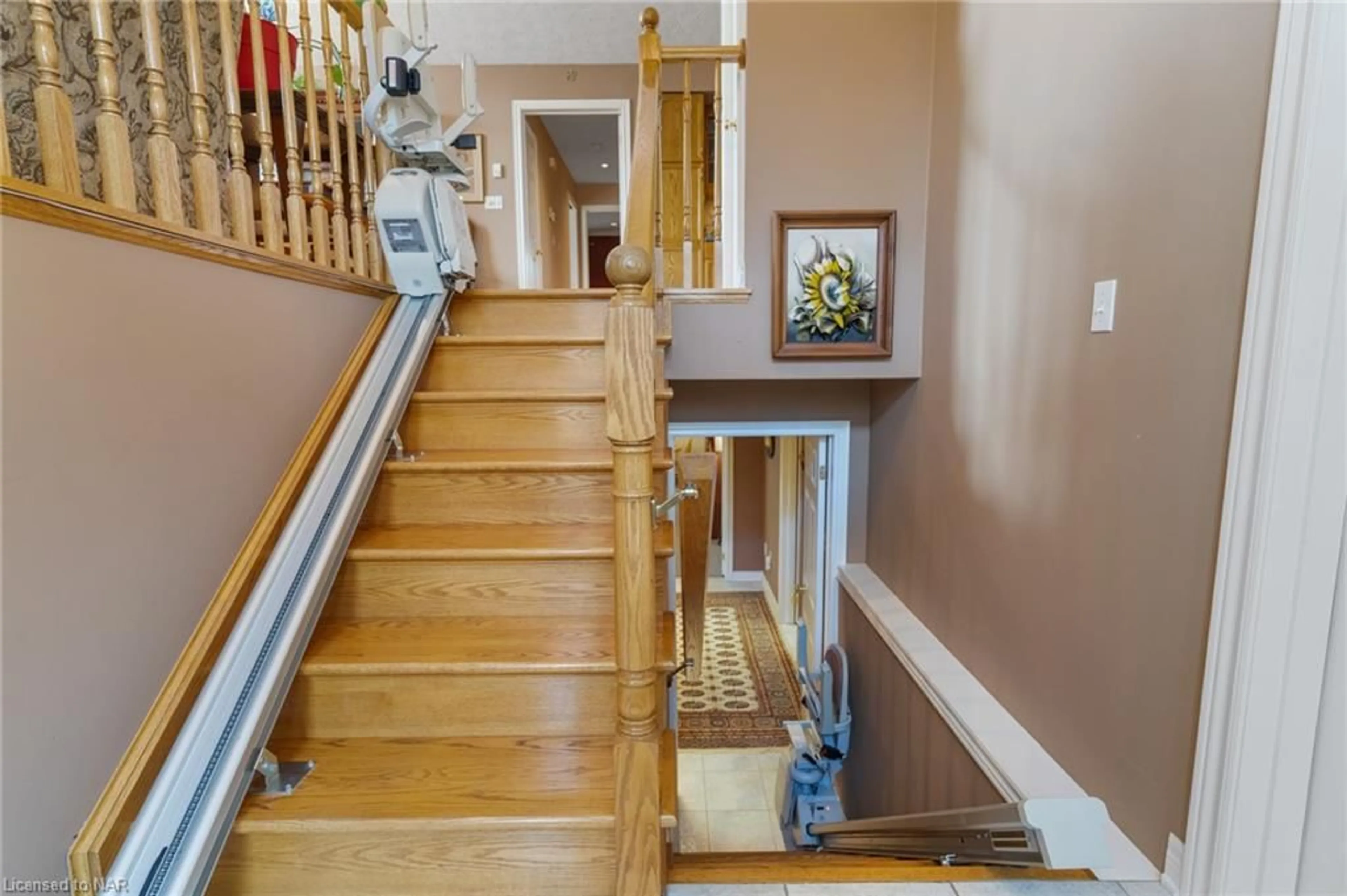 Indoor foyer, wood floors for 31 Crysler Cres, Thorold Ontario L2V 5A2