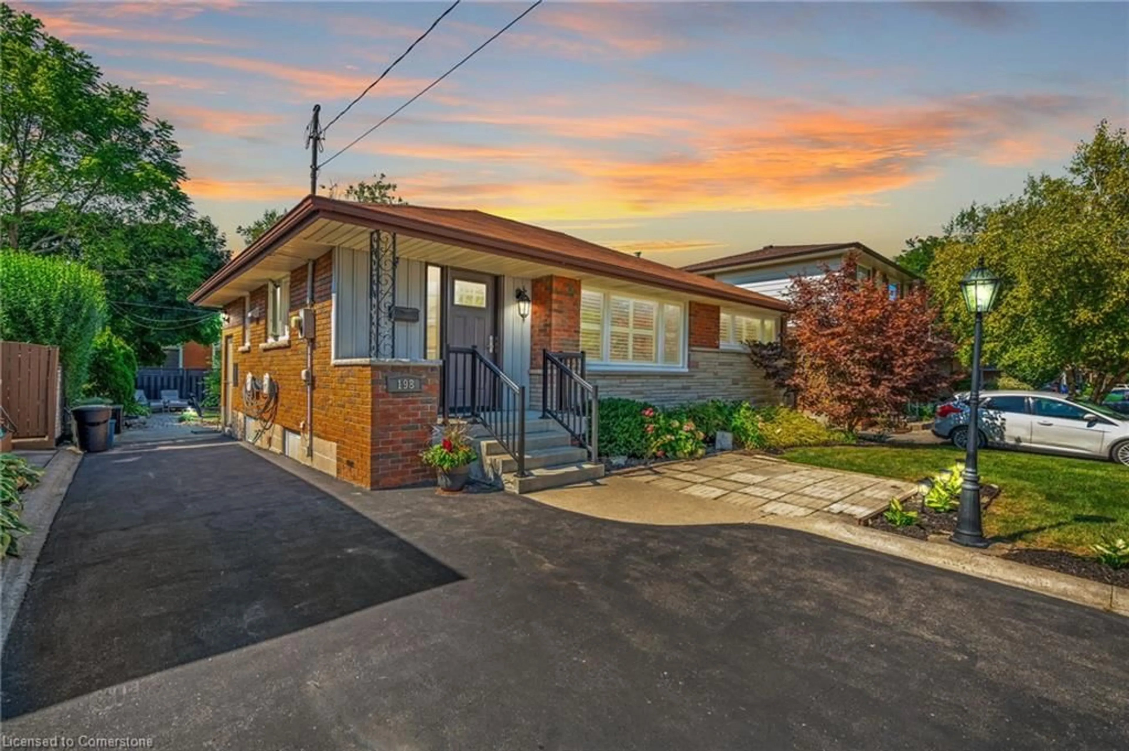 A pic from exterior of the house or condo, cottage for 198 West 32nd St, Hamilton Ontario L9C 5H4