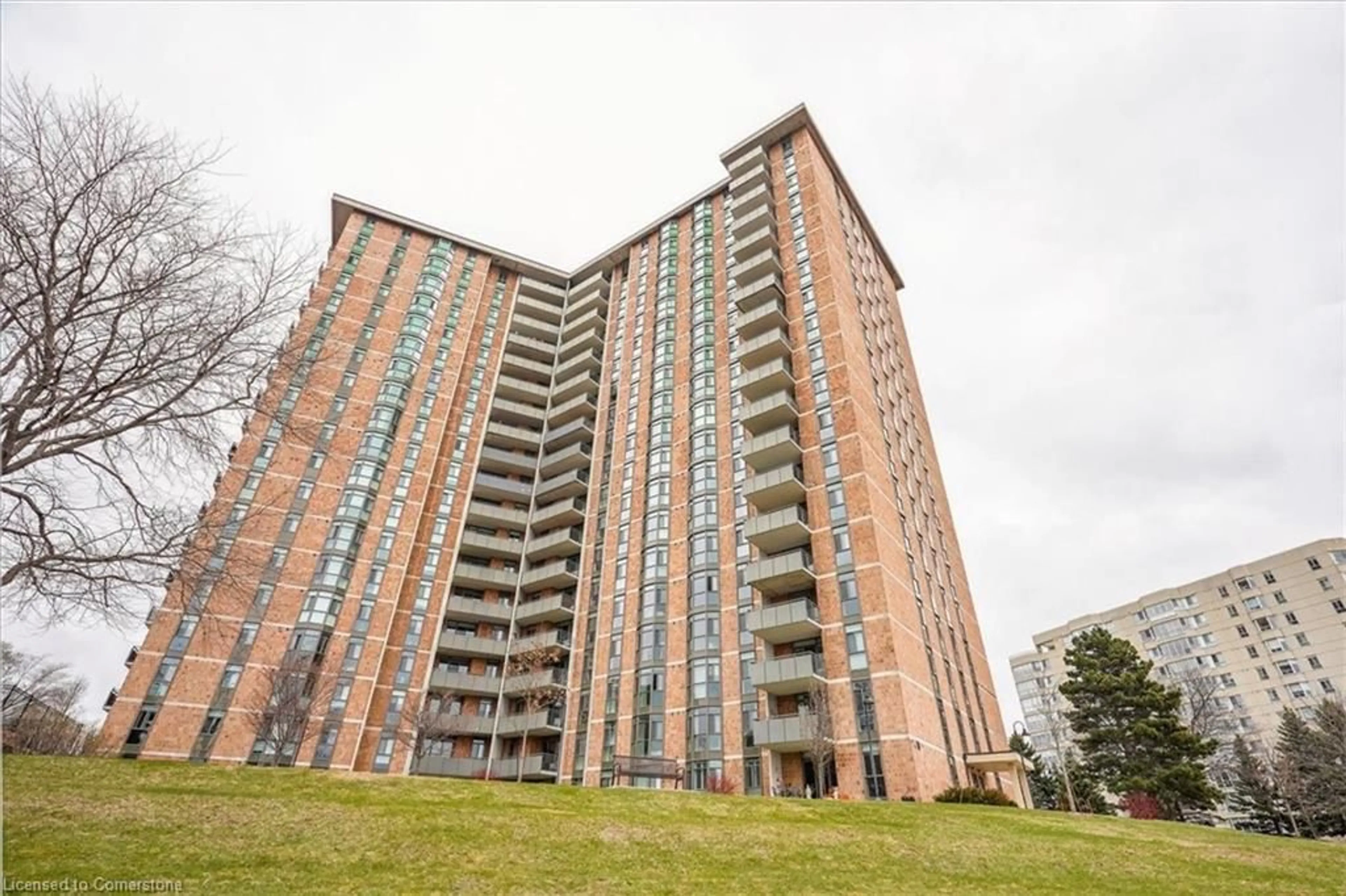 A pic from exterior of the house or condo, the front or back of building for 5250 Lakeshore Rd #908, Burlington Ontario L7L 5L2