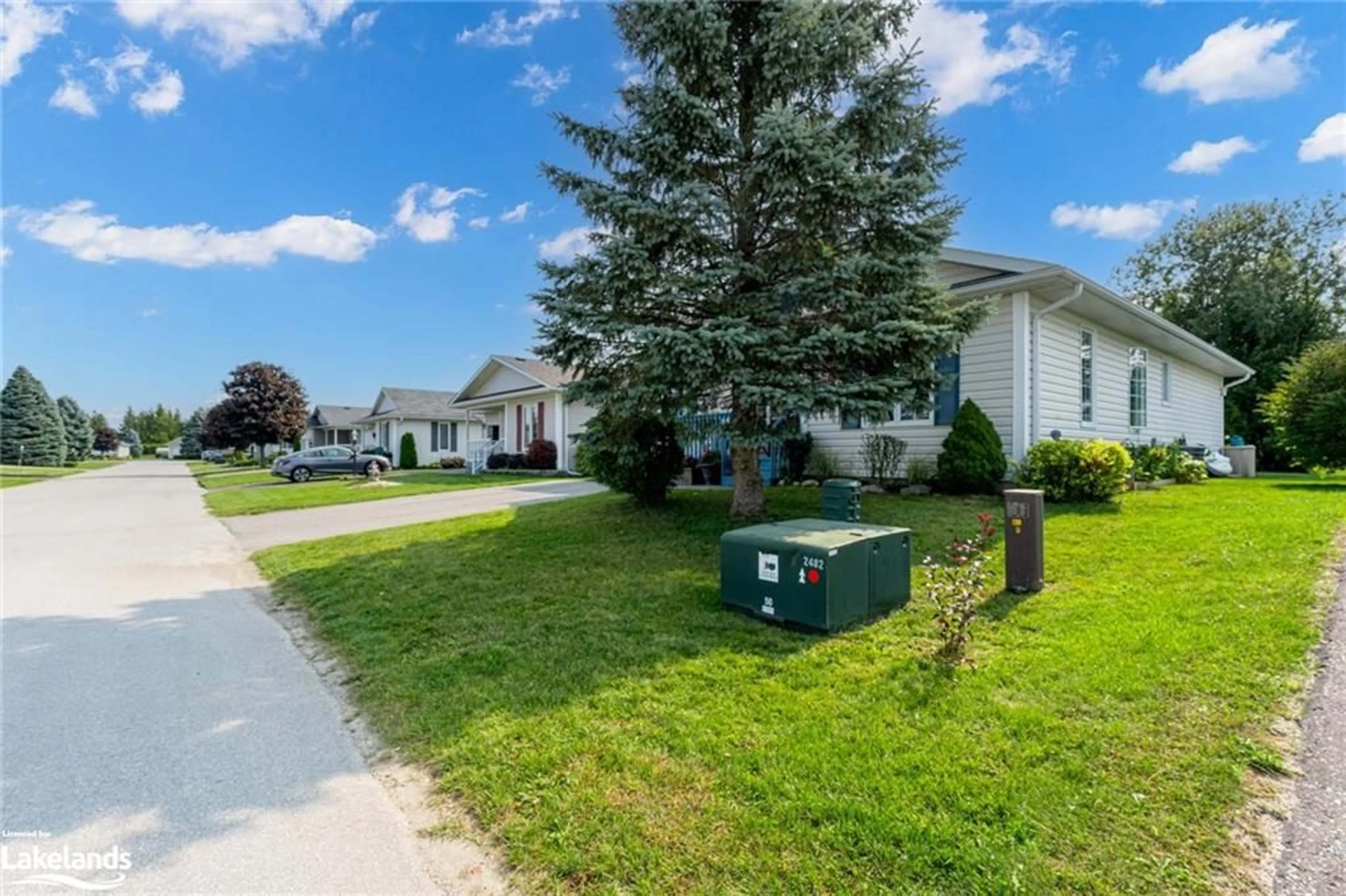 Frontside or backside of a home, the street view for 61 Pennsylvania Ave, Wasaga Beach Ontario L9Z 3A8