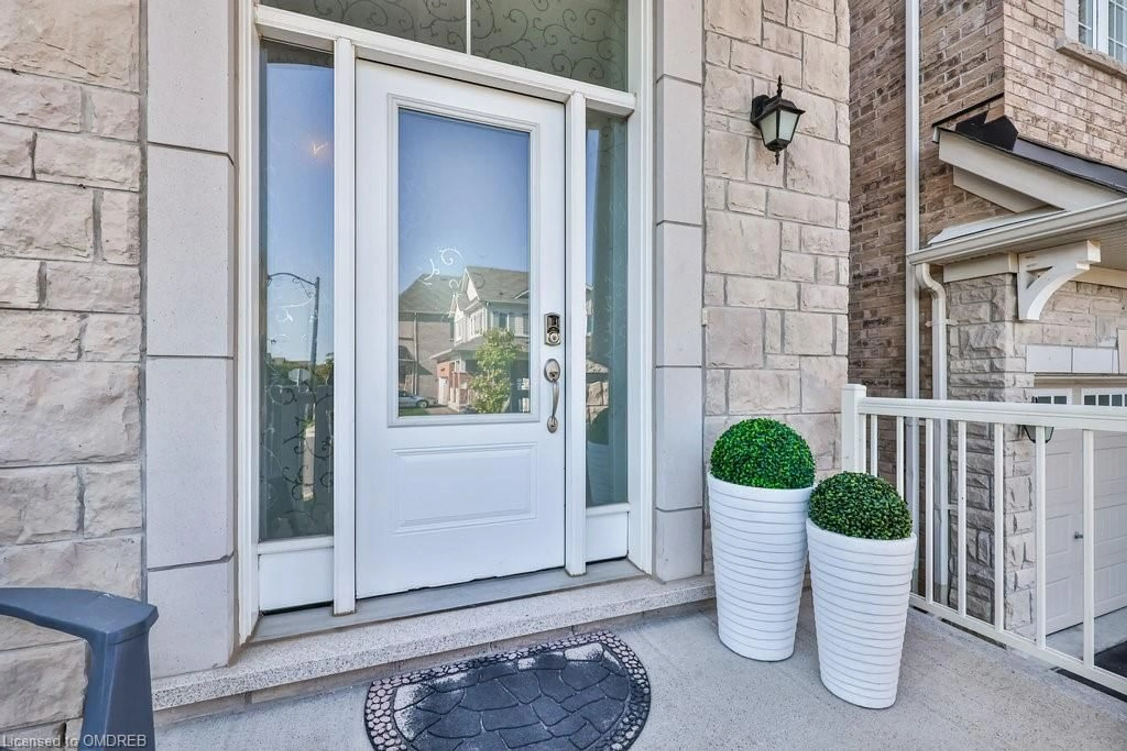 Indoor entryway for 123 Locker Pl, Milton Ontario L9E 1E6