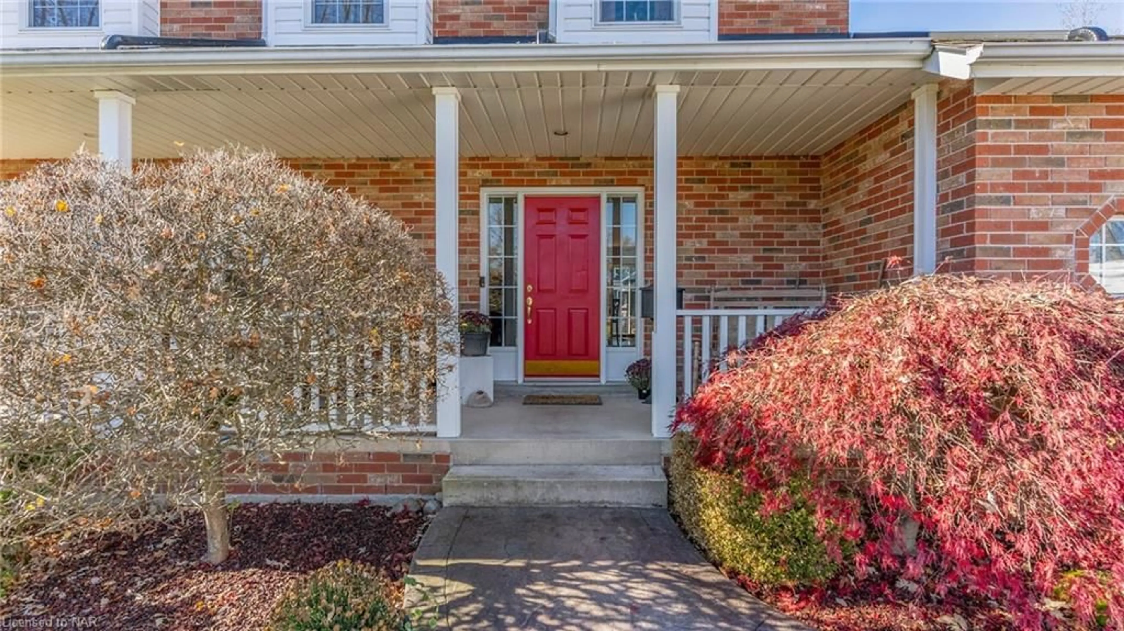 Indoor entryway, wood floors for 695 Grandview Rd, Fort Erie Ontario L2A 4V4