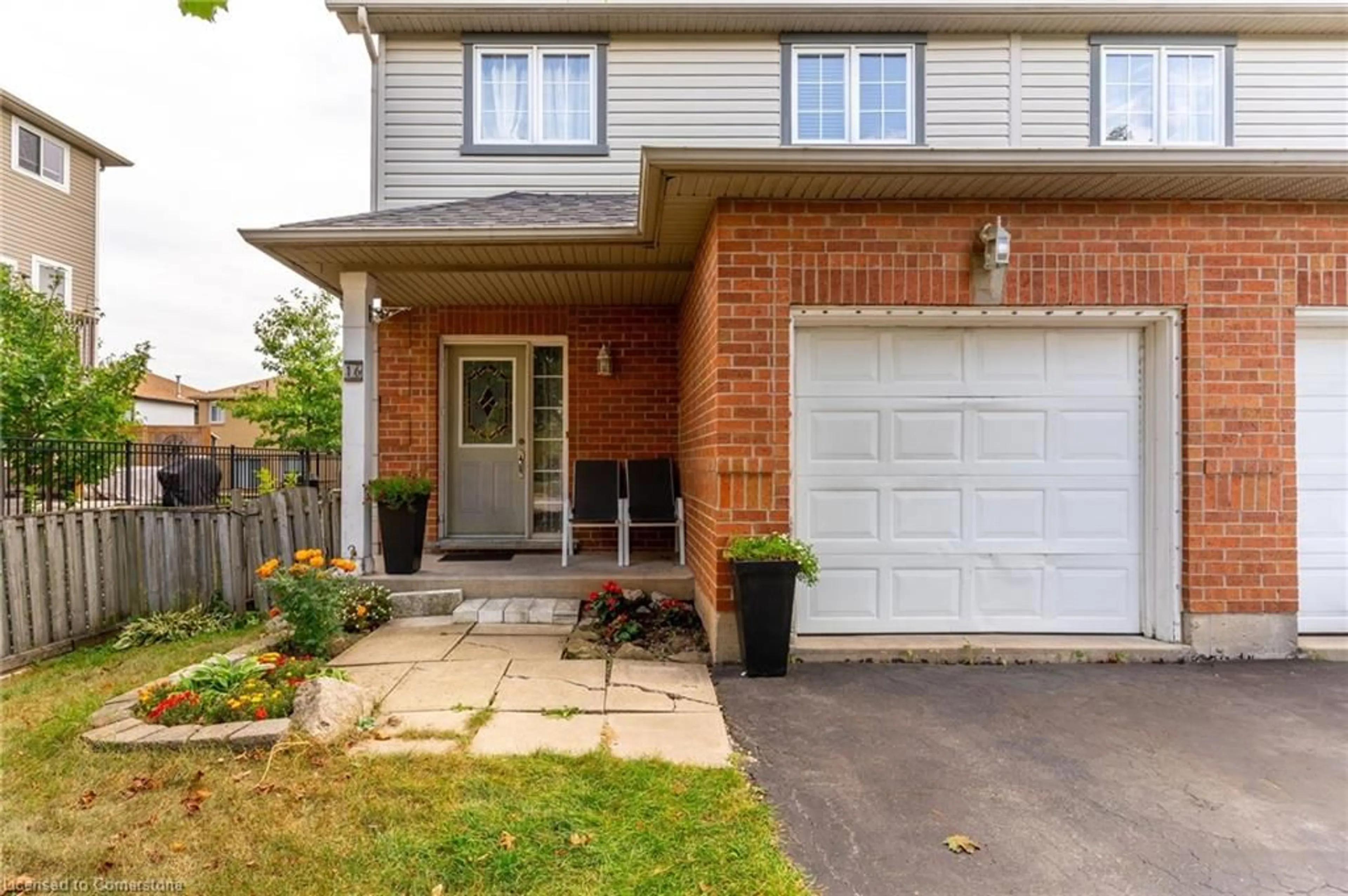 A pic from exterior of the house or condo for 16 Newell Crt, Waterdown Ontario L9H 7N3