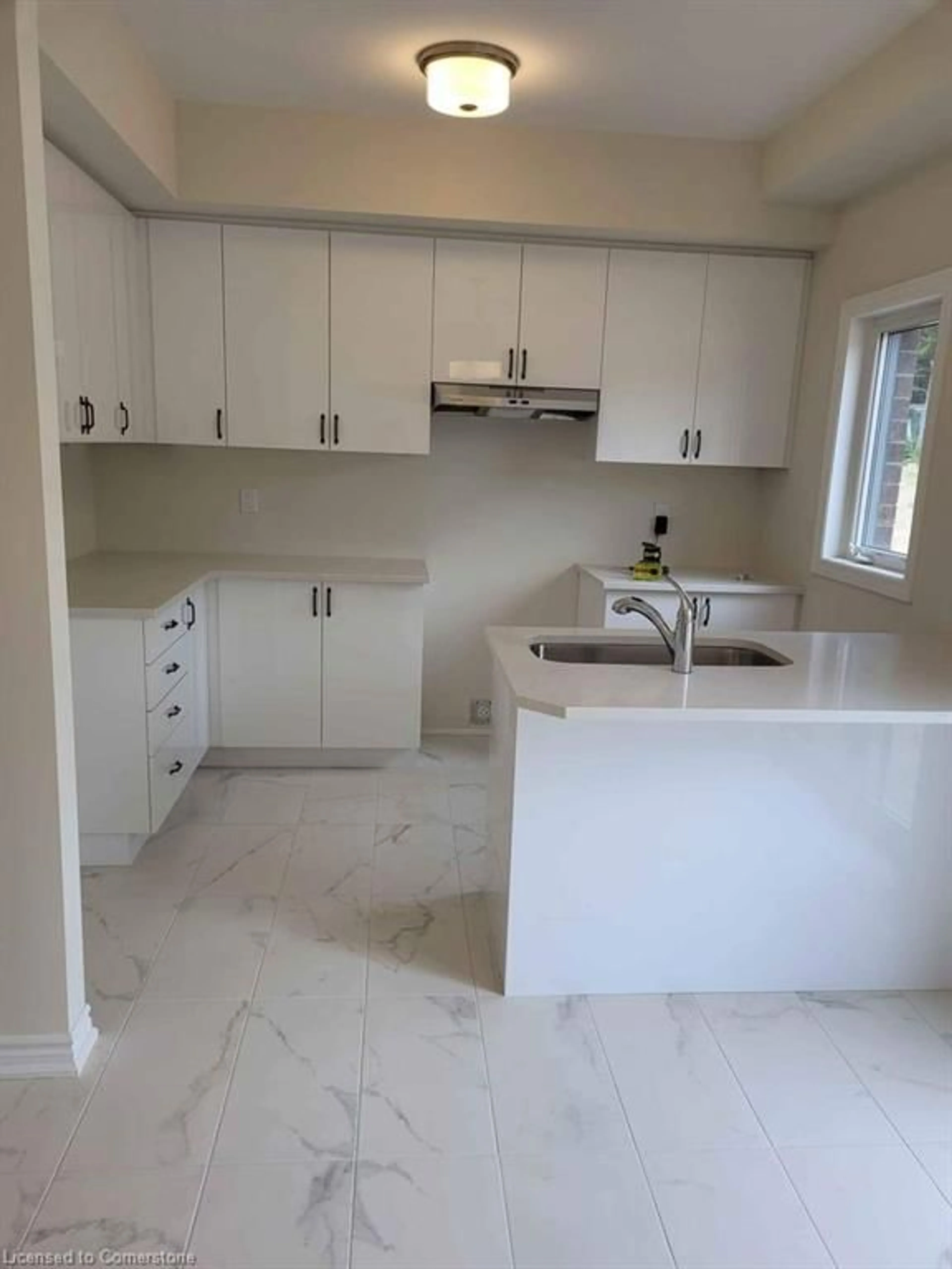 Open concept kitchen for 620 Colborne St #18, Brantford Ontario N3T 1K5