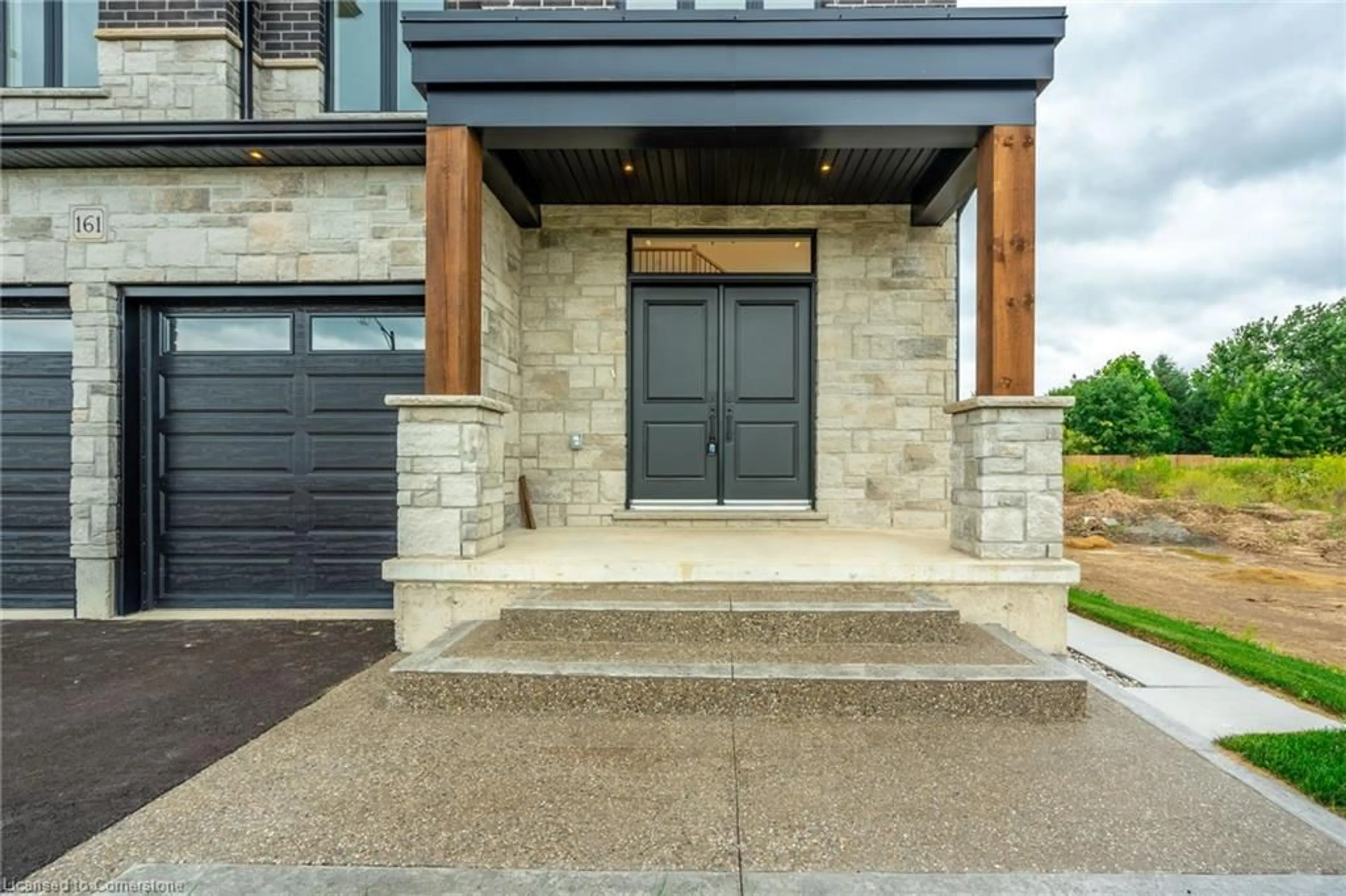 Indoor entryway, cement floor for 161 Pike Creek Dr, Cayuga Ontario N0A 1E0