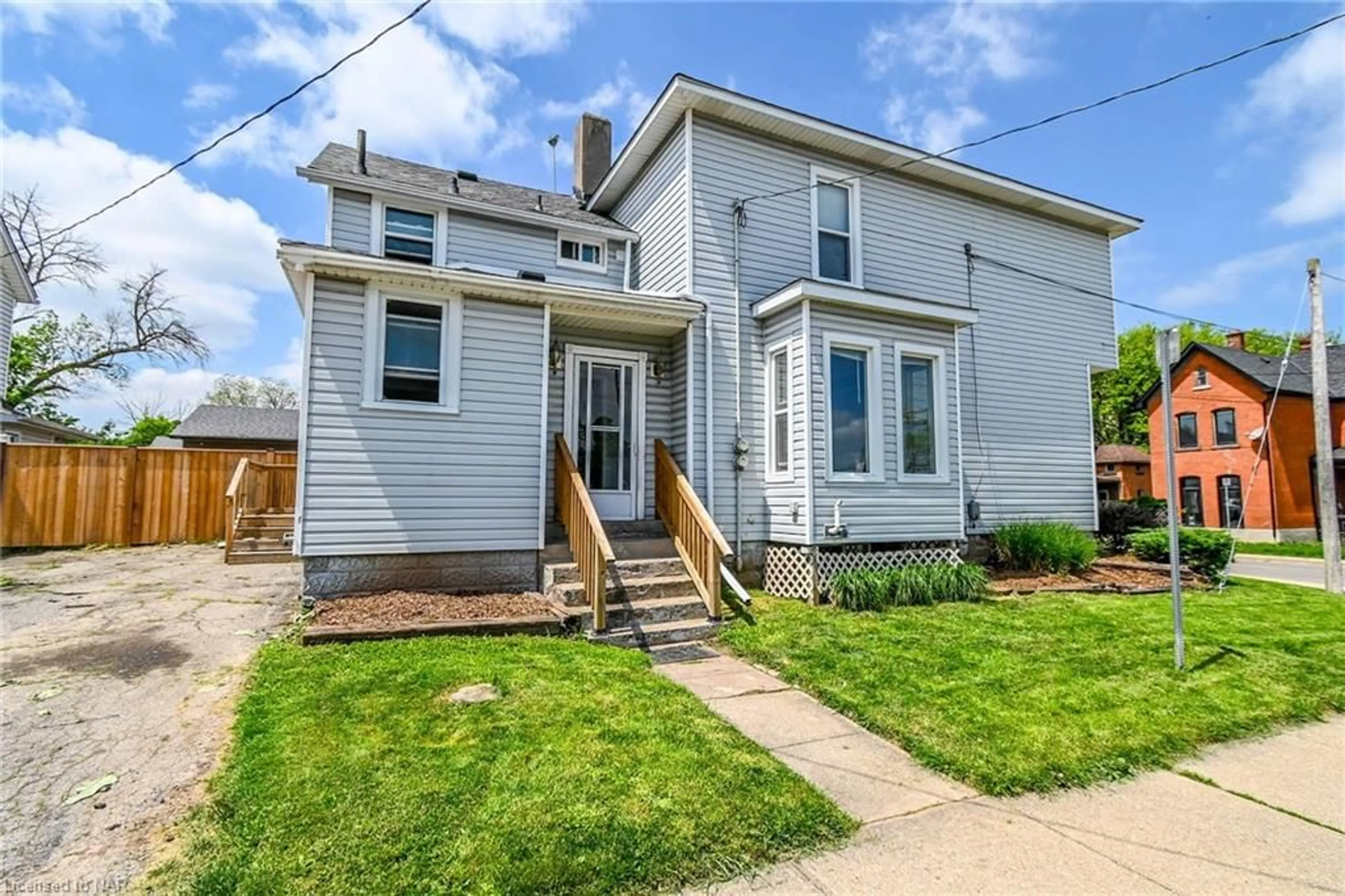 Frontside or backside of a home for 4394 Morrison St, Niagara Falls Ontario L2E 2B3