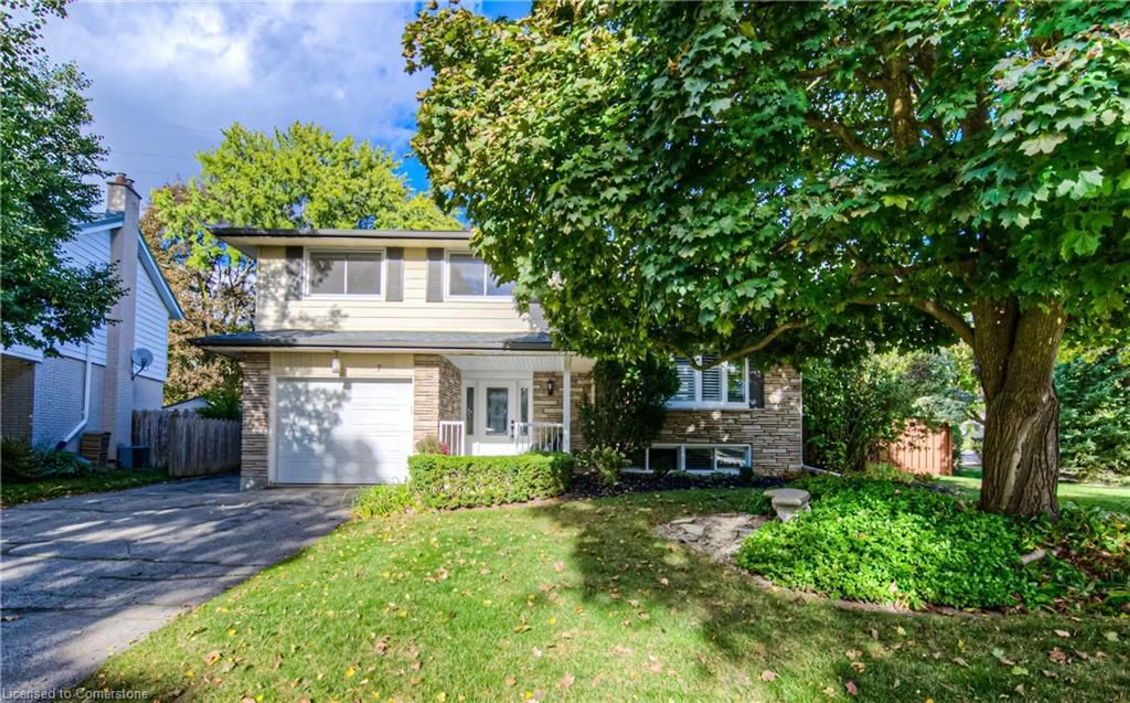 Frontside or backside of a home for 7 Dalewood Dr, Kitchener Ontario N2A 1G3