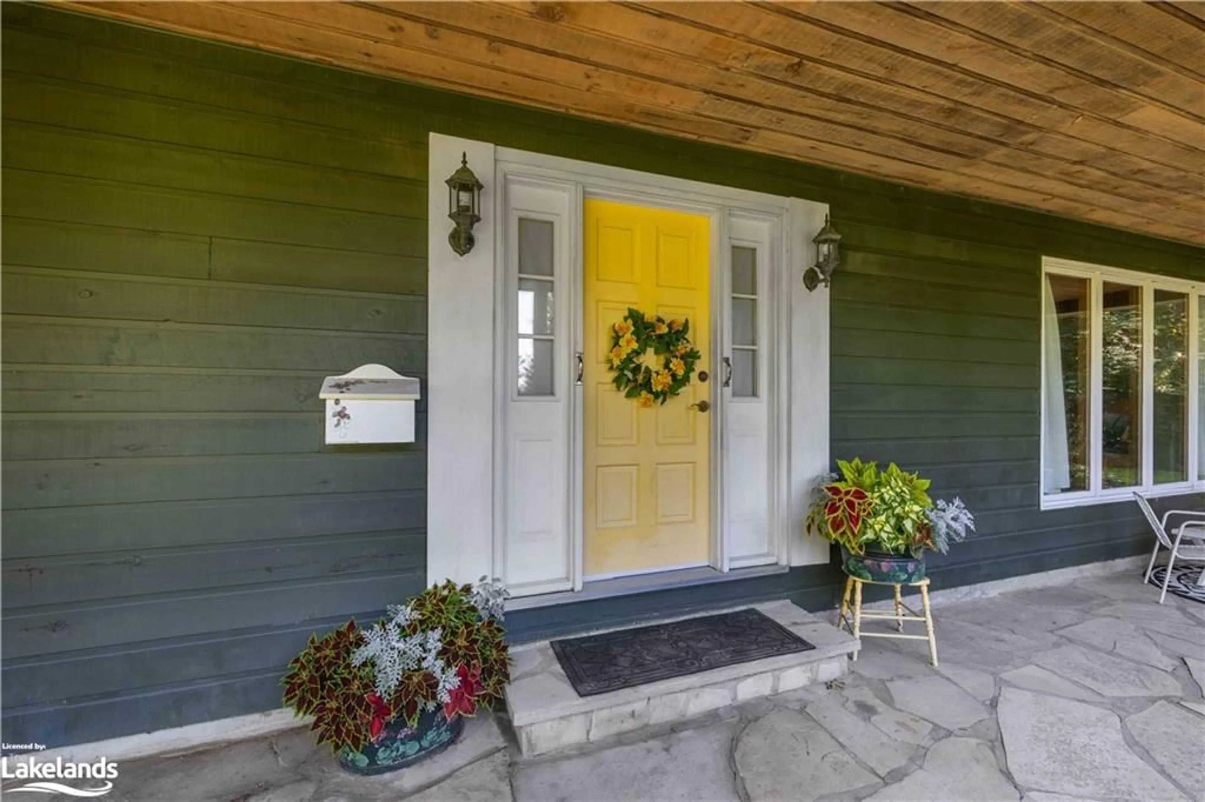 Indoor entryway, wood floors for 309 Centre St, Meaford Municipality Ontario N4L 1W7