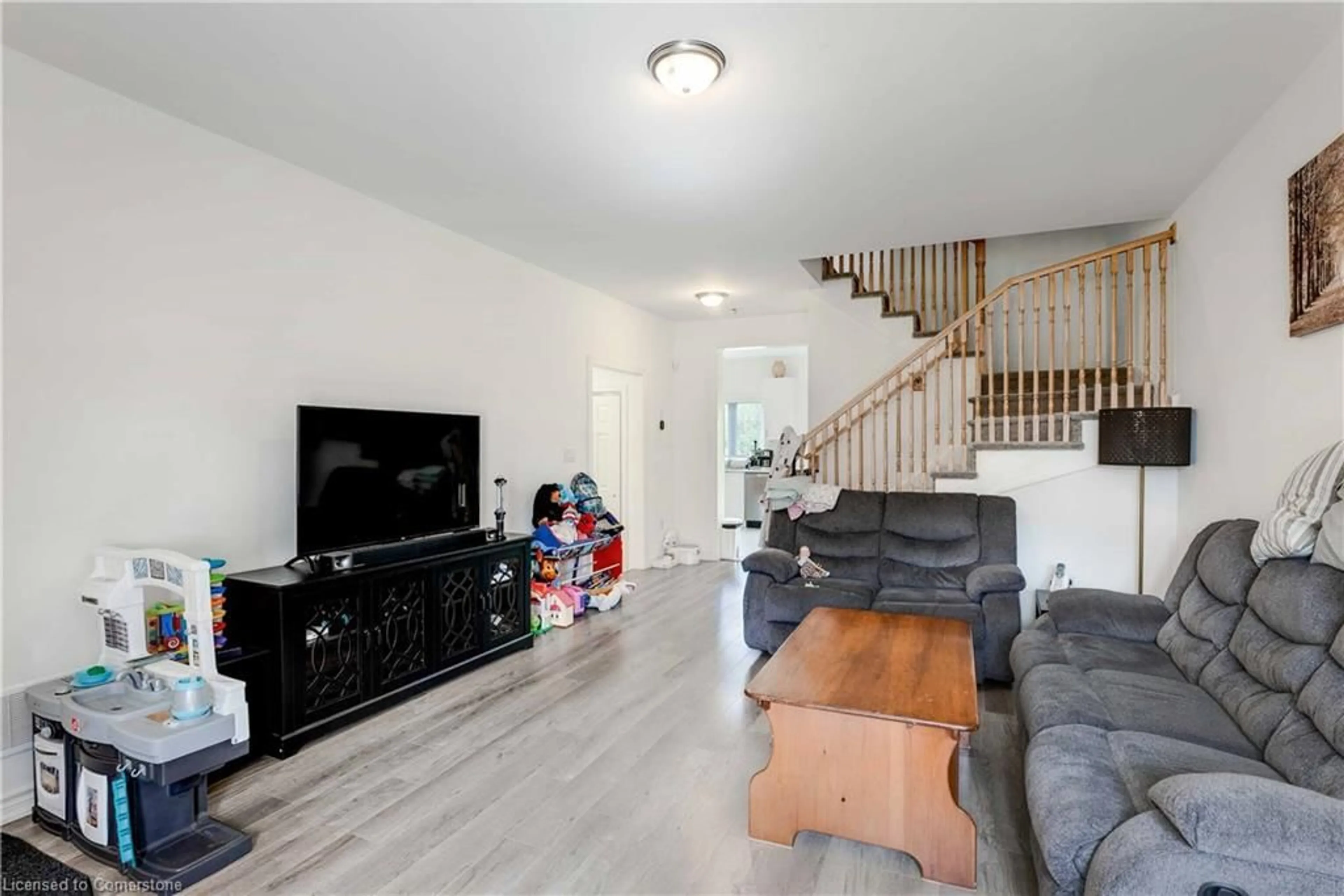 Living room, wood floors for 1198 Plato Drive, Fort Erie Ontario L2A 0C7