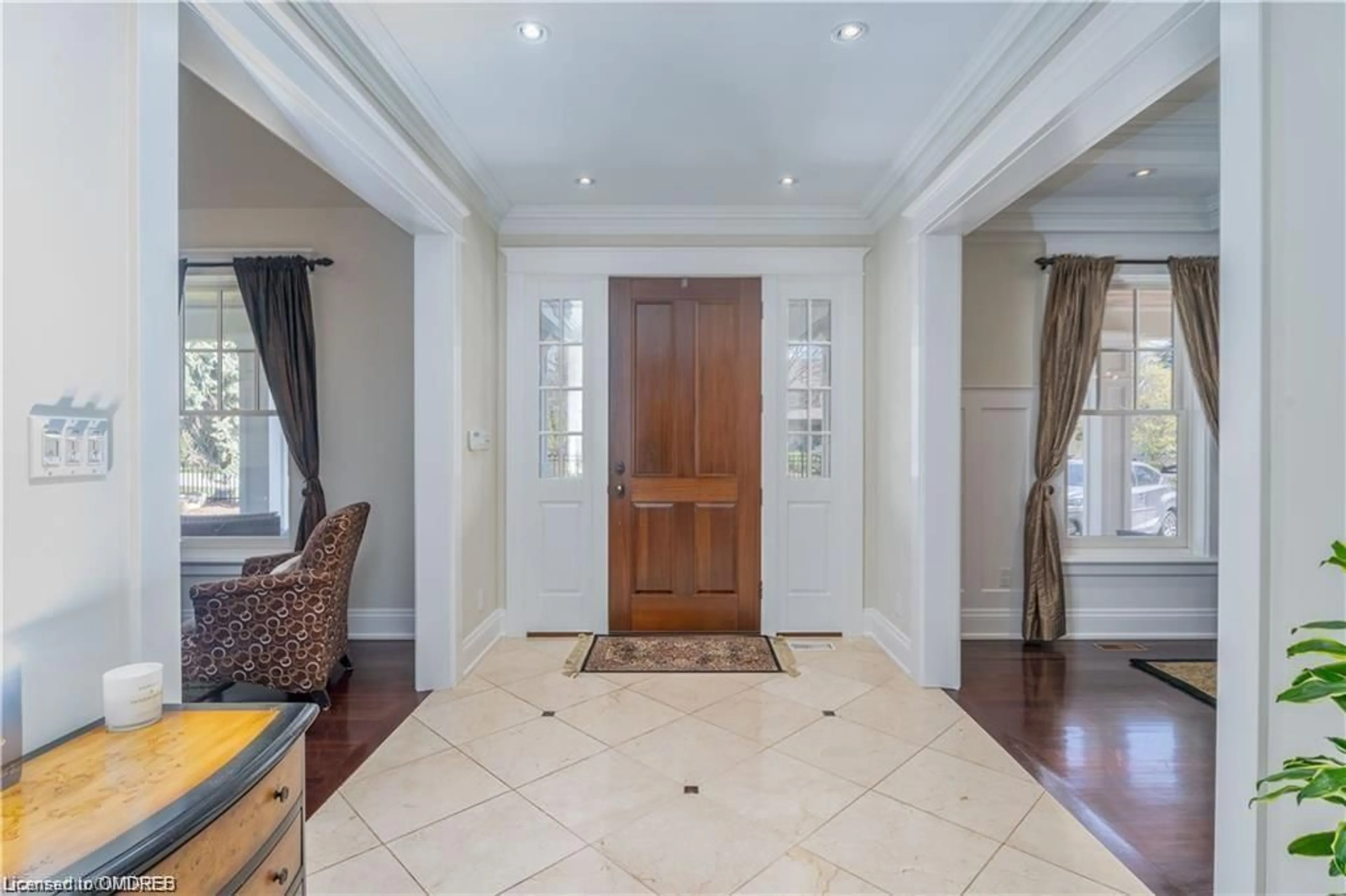 Indoor entryway, wood floors for 80 Cox Dr, Oakville Ontario L6J 4P9