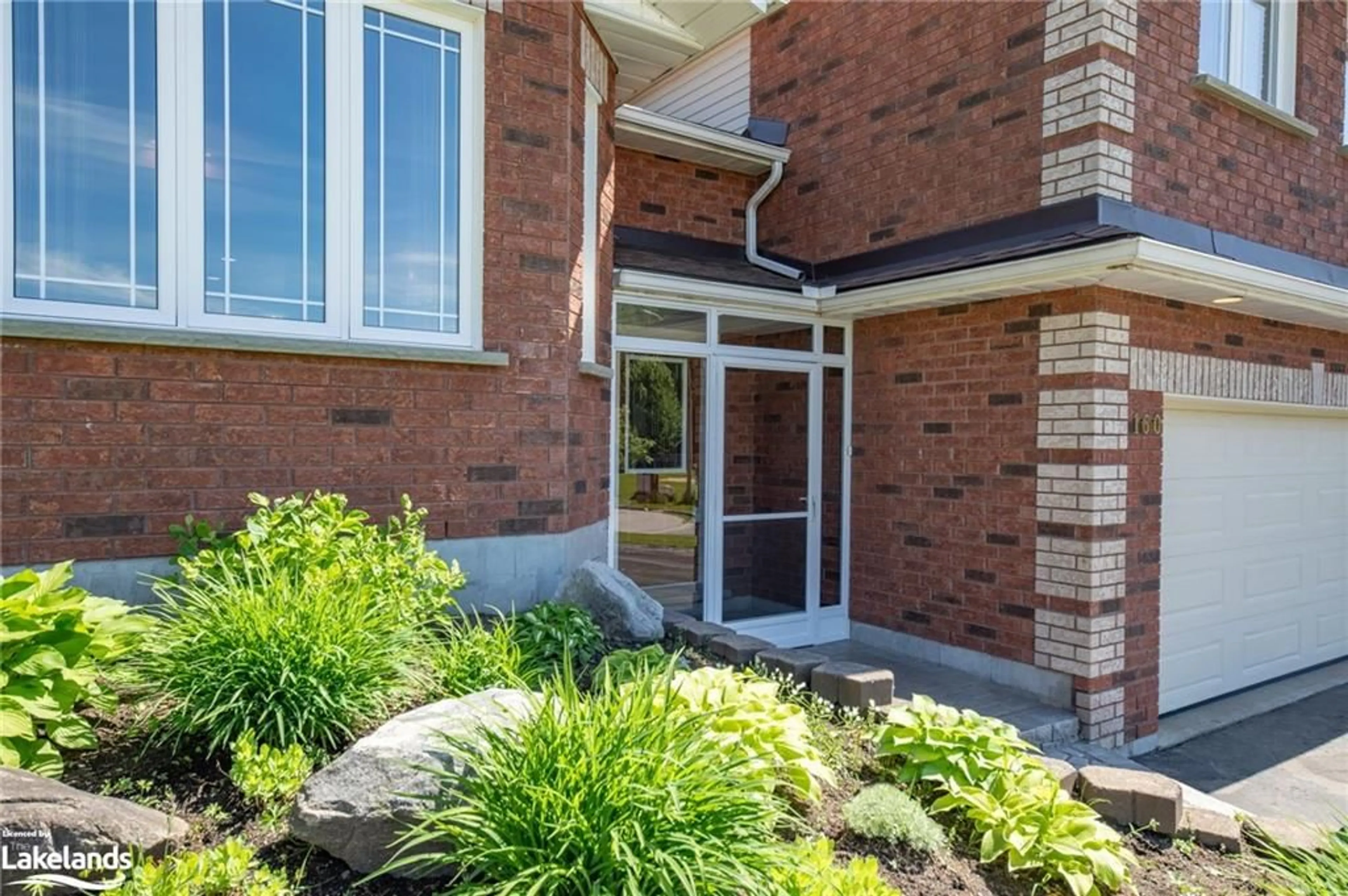 Home with brick exterior material for 160 Griffin St, Midland Ontario L4R 5A7