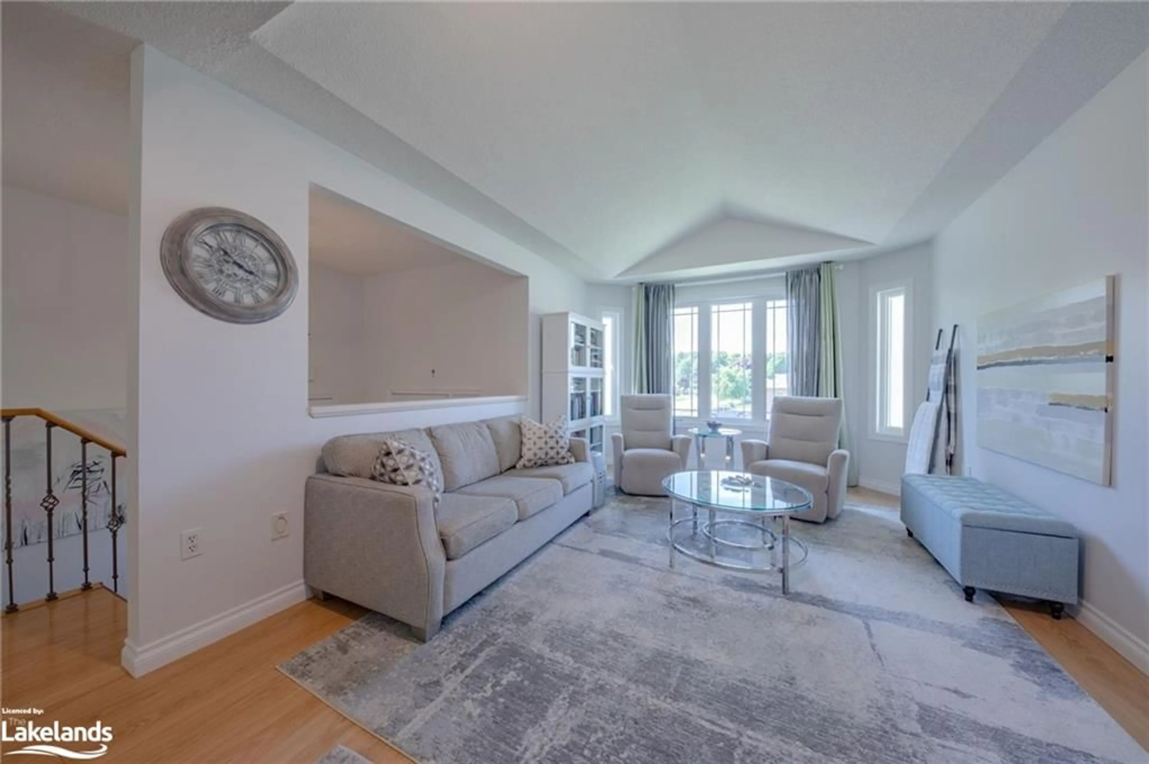 Living room, carpet floors for 160 Griffin St, Midland Ontario L4R 5A7