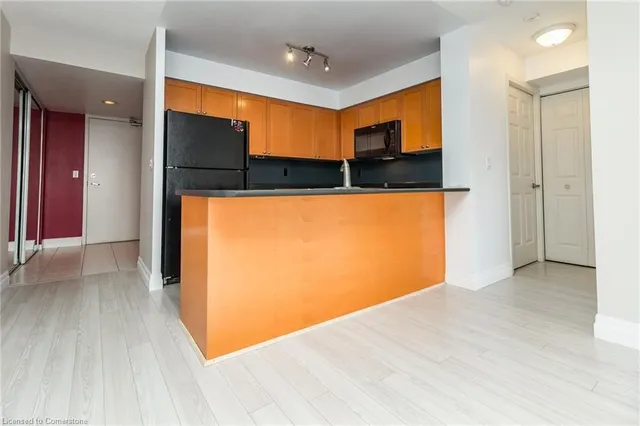 Additional property image - 330 Adelaide St Unit 810