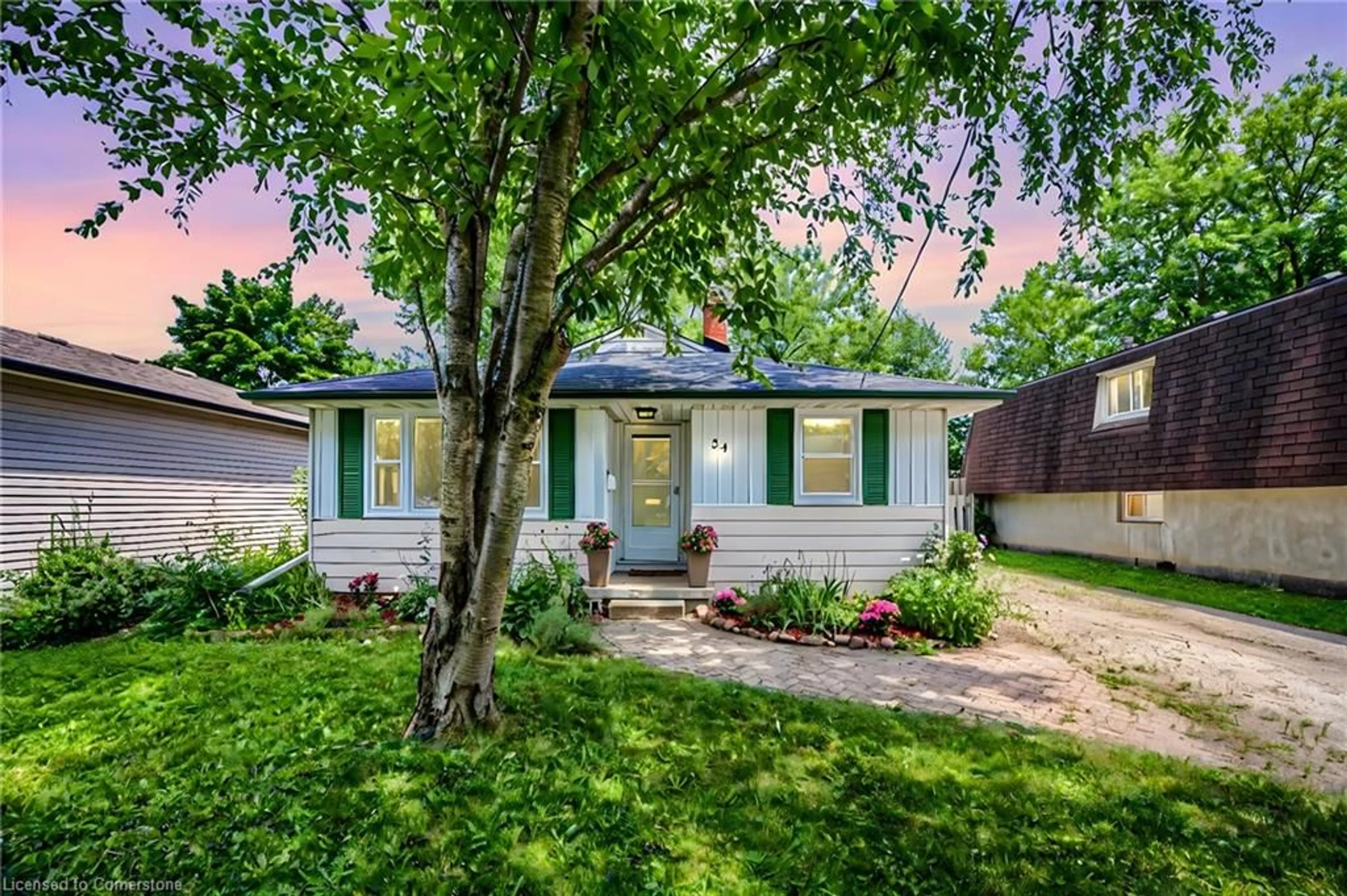 Cottage for 34 Amos Ave, Waterloo Ontario N2L 5G3