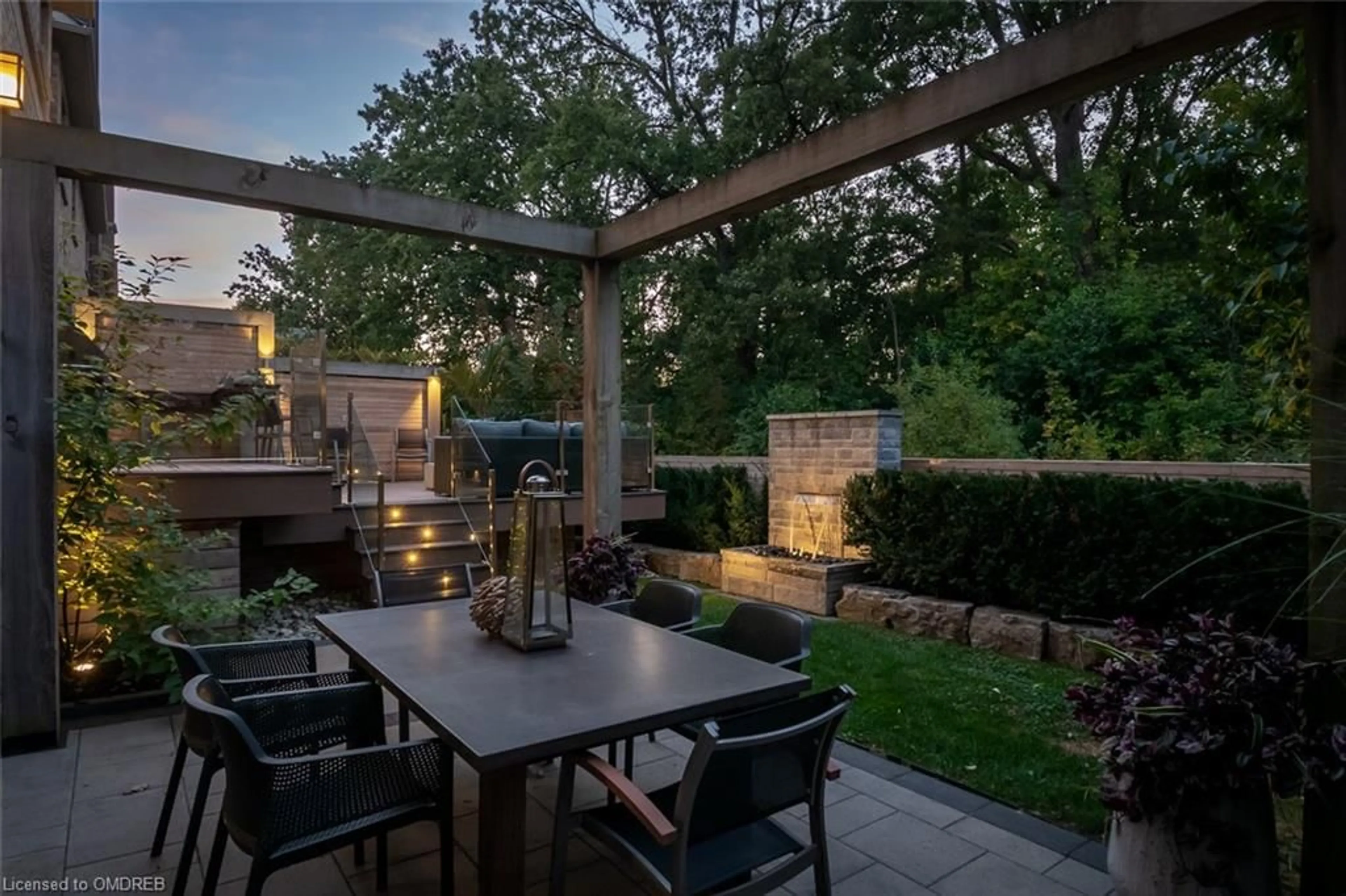 Patio for 304 Mcgibbon Dr, Milton Ontario L9T 8V3