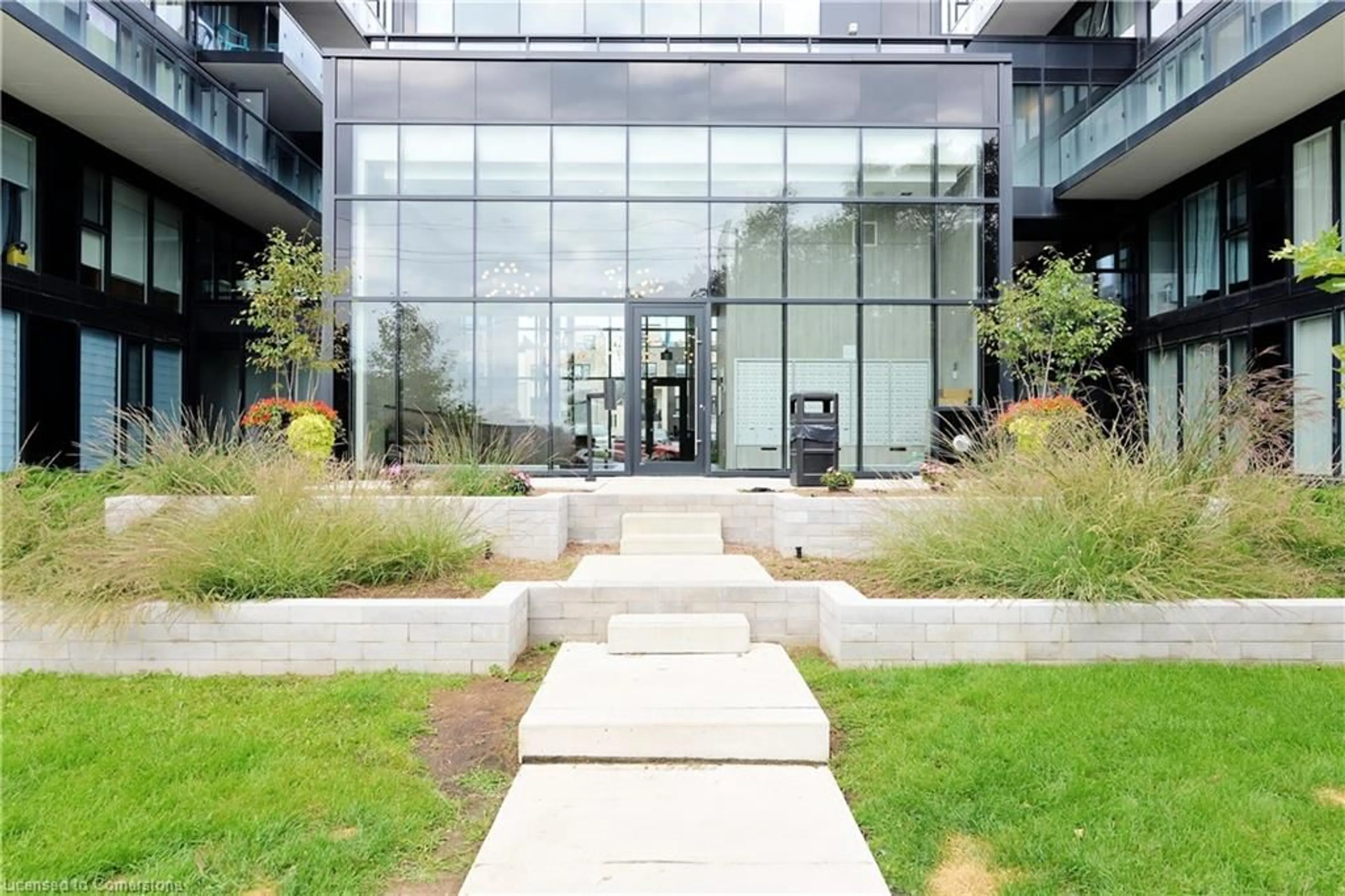 Indoor foyer, cement floor for 1117 Cooke Blvd #A217, Burlington Ontario L7T 0C6