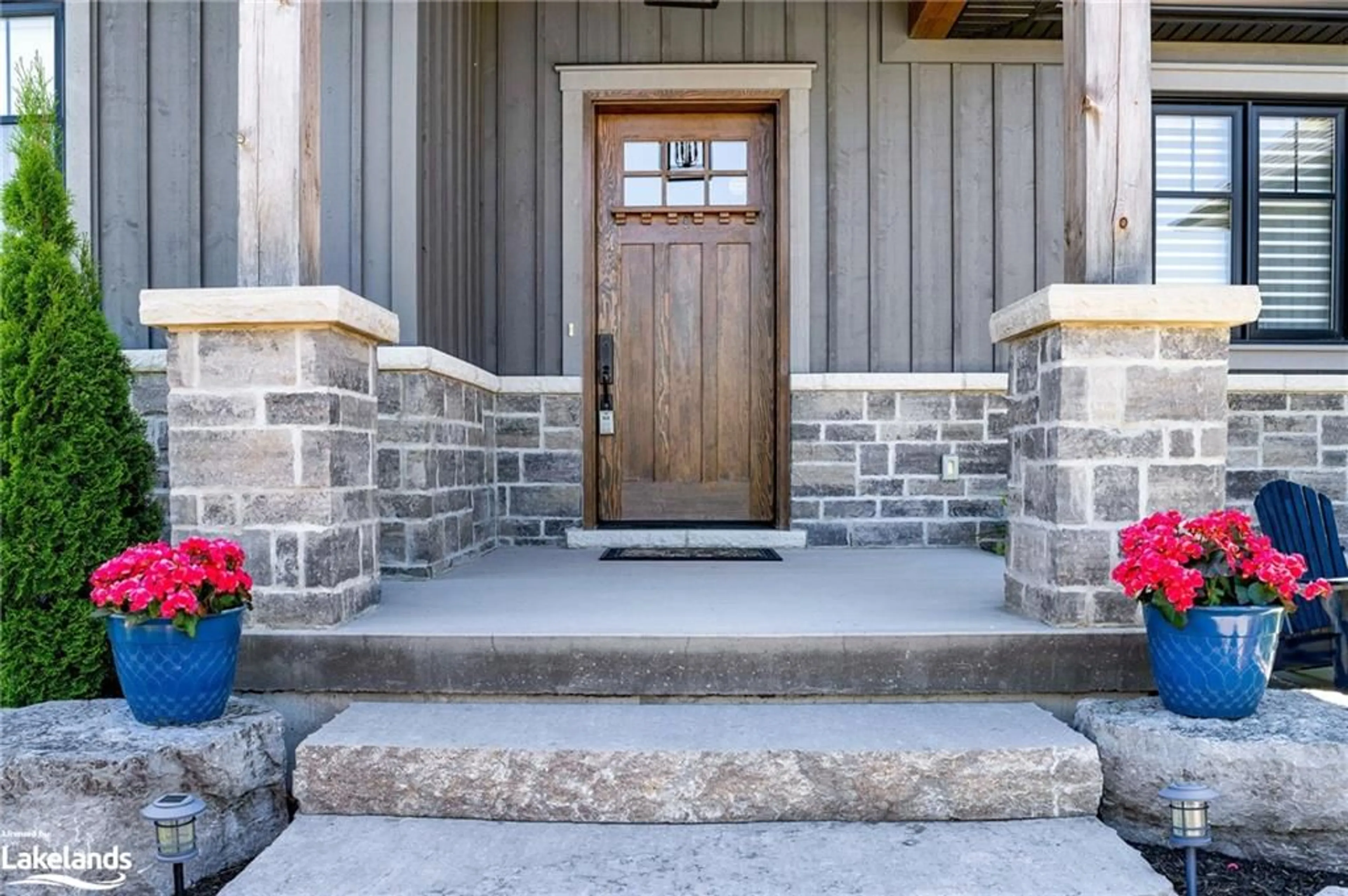 Indoor entryway, cement floor for 122 Barton Blvd, The Blue Mountains Ontario N0H 1J0