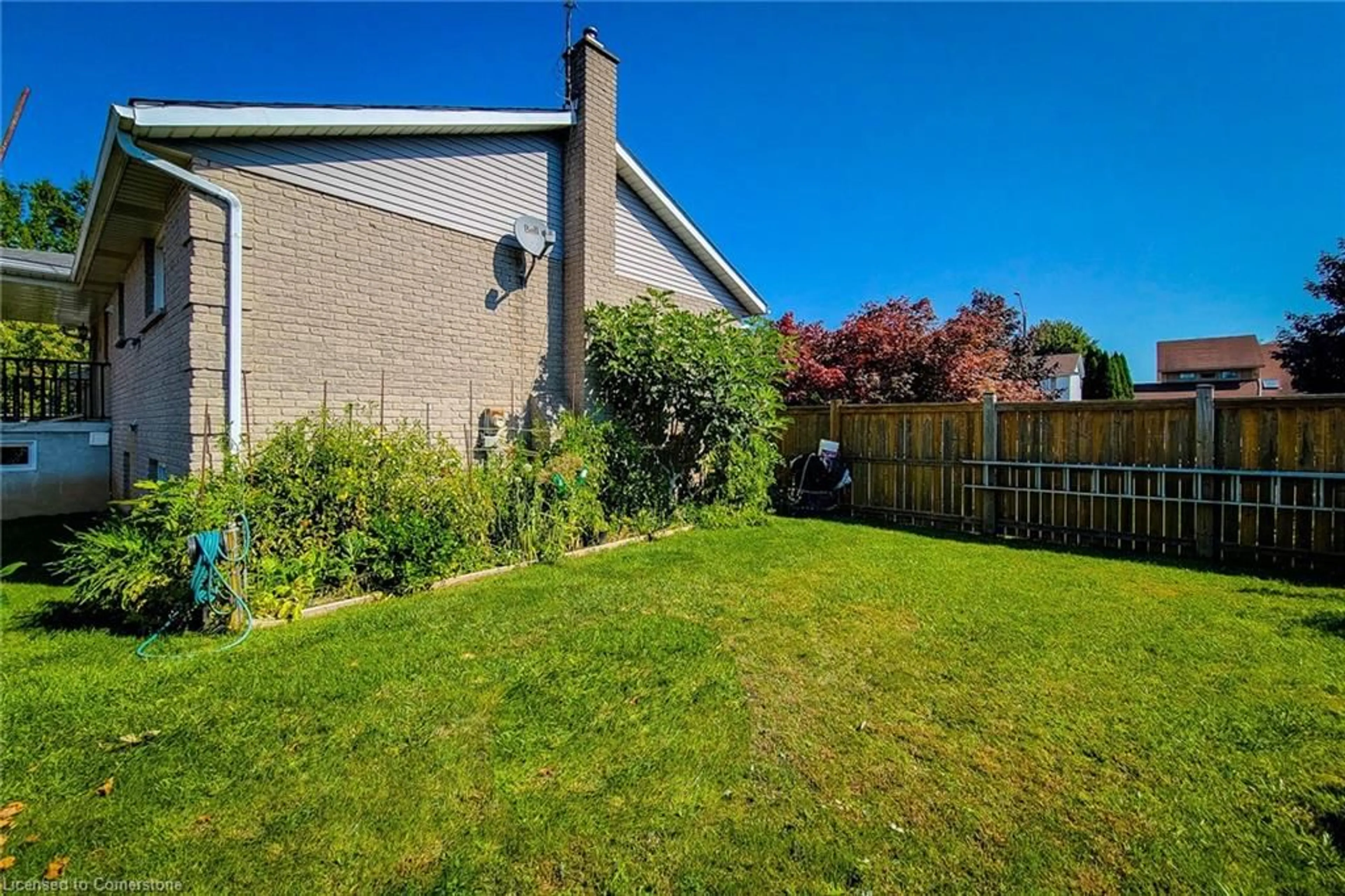 Fenced yard for 3831 Cardinal Dr, Niagara Falls Ontario L2H 2W2