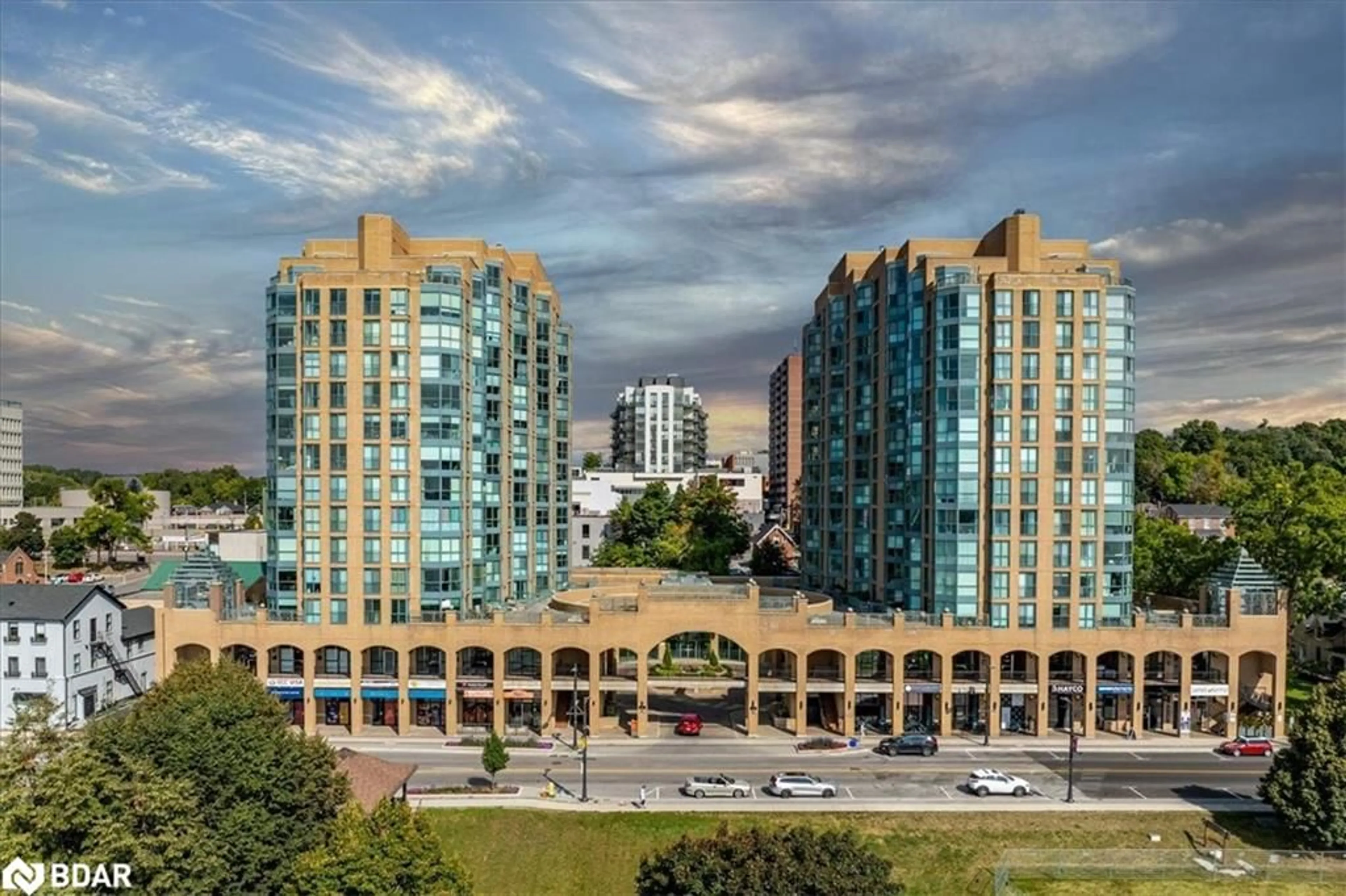 A pic from exterior of the house or condo, the view of city buildings for 140 Dunlop St #801, Barrie Ontario L4M 6H9